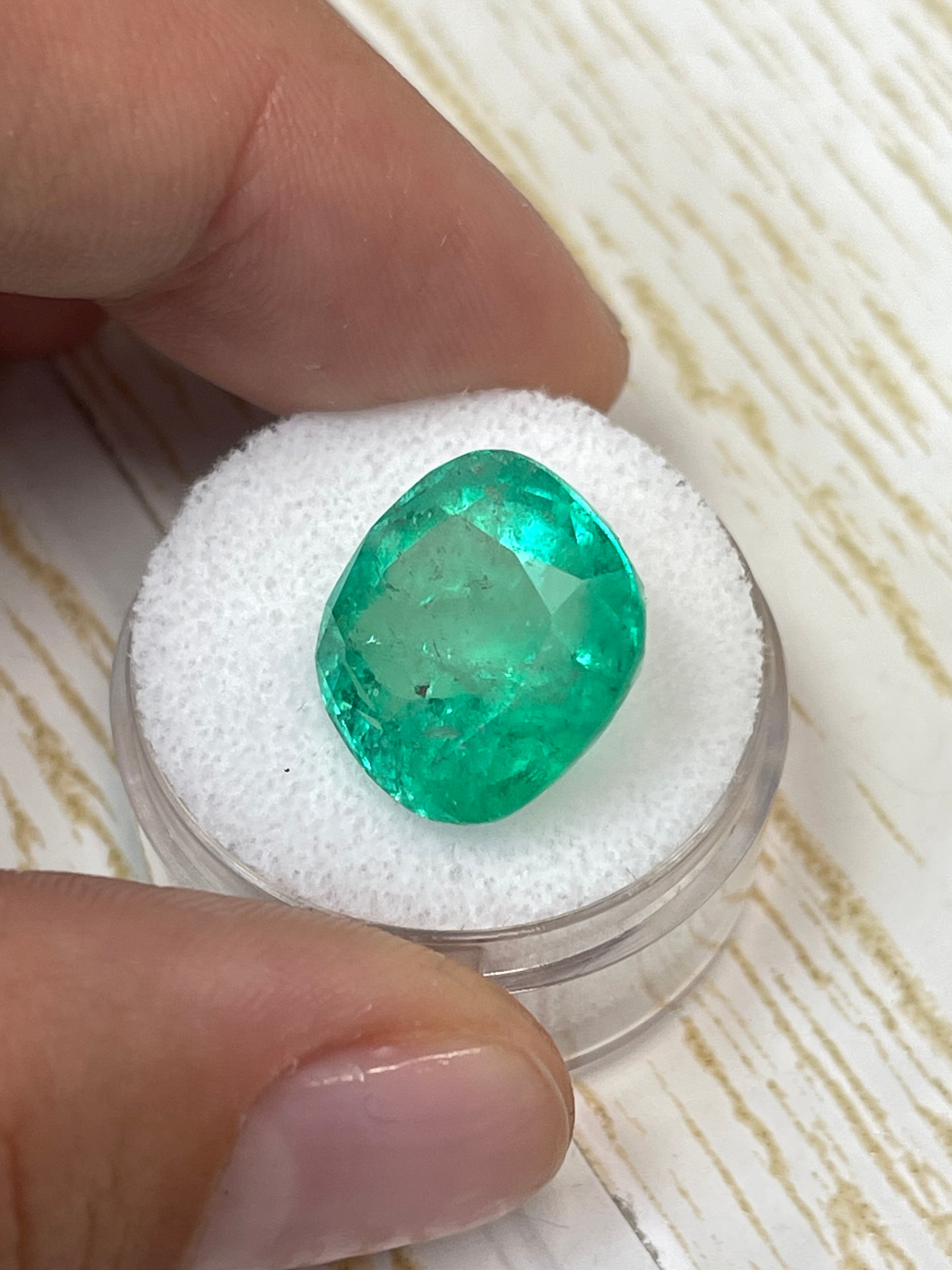 13.63 Carat Natural Colombian Emerald - Medium Green Cushion Cut Loose Gemstone for Jewelry Making, Engagement Rings & Luxury Gifts