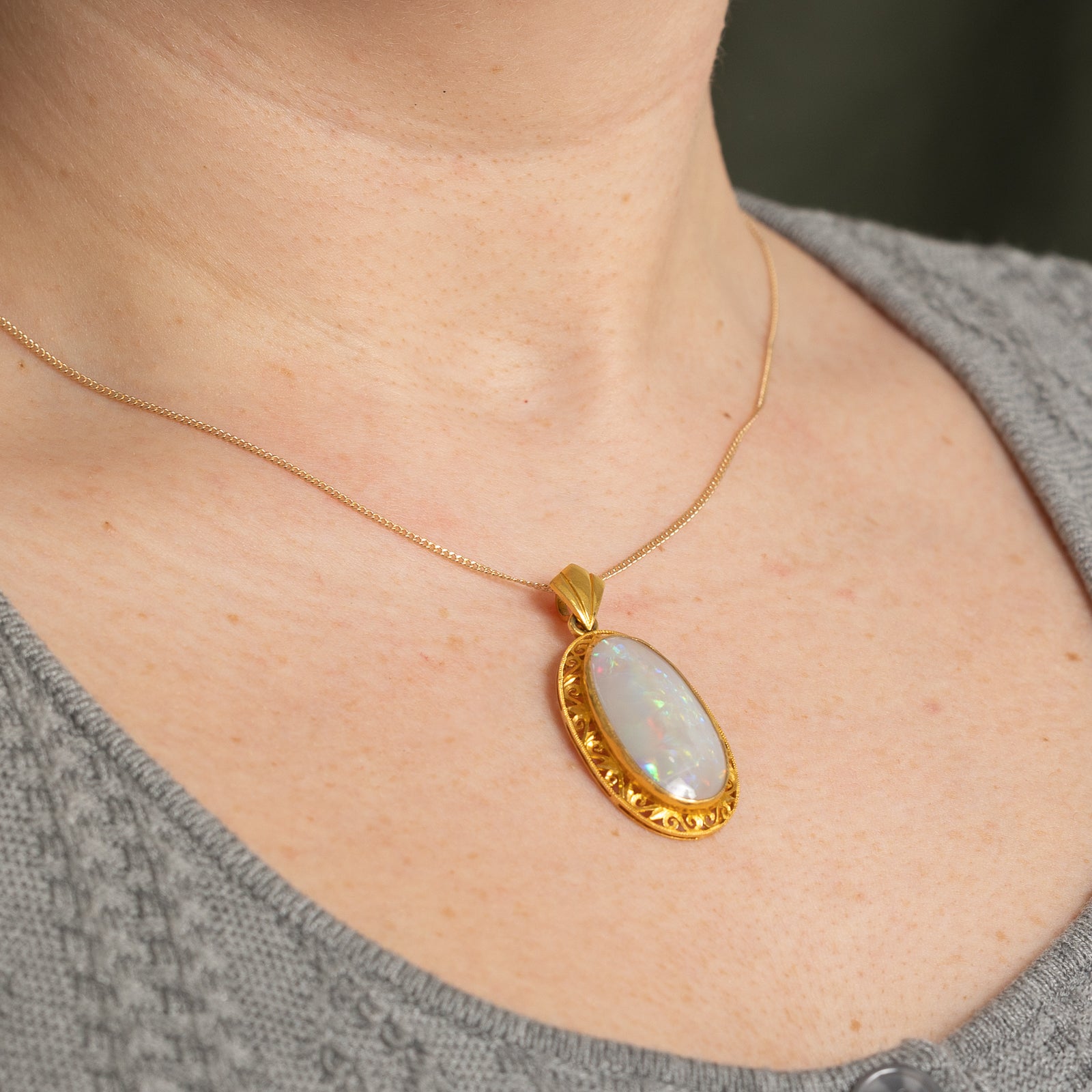 18K Gold Oval Cabochon Opal Pendant Necklace - 14.09ct Natural Opal Jewelry for Women | Elegant Gift for Birthday, Anniversary & Special Occasions