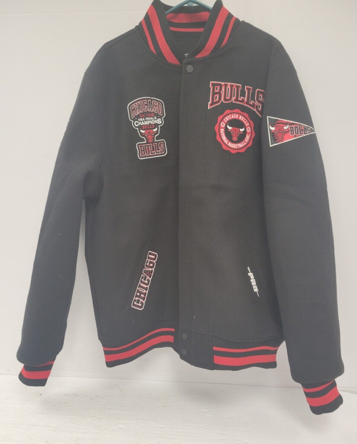 Pro Standard Chicago Bulls Jacket - NBA Basketball Fan Jacket, Size XXL - Perfect for Game Day, Sports Events & Streetwear Fashion