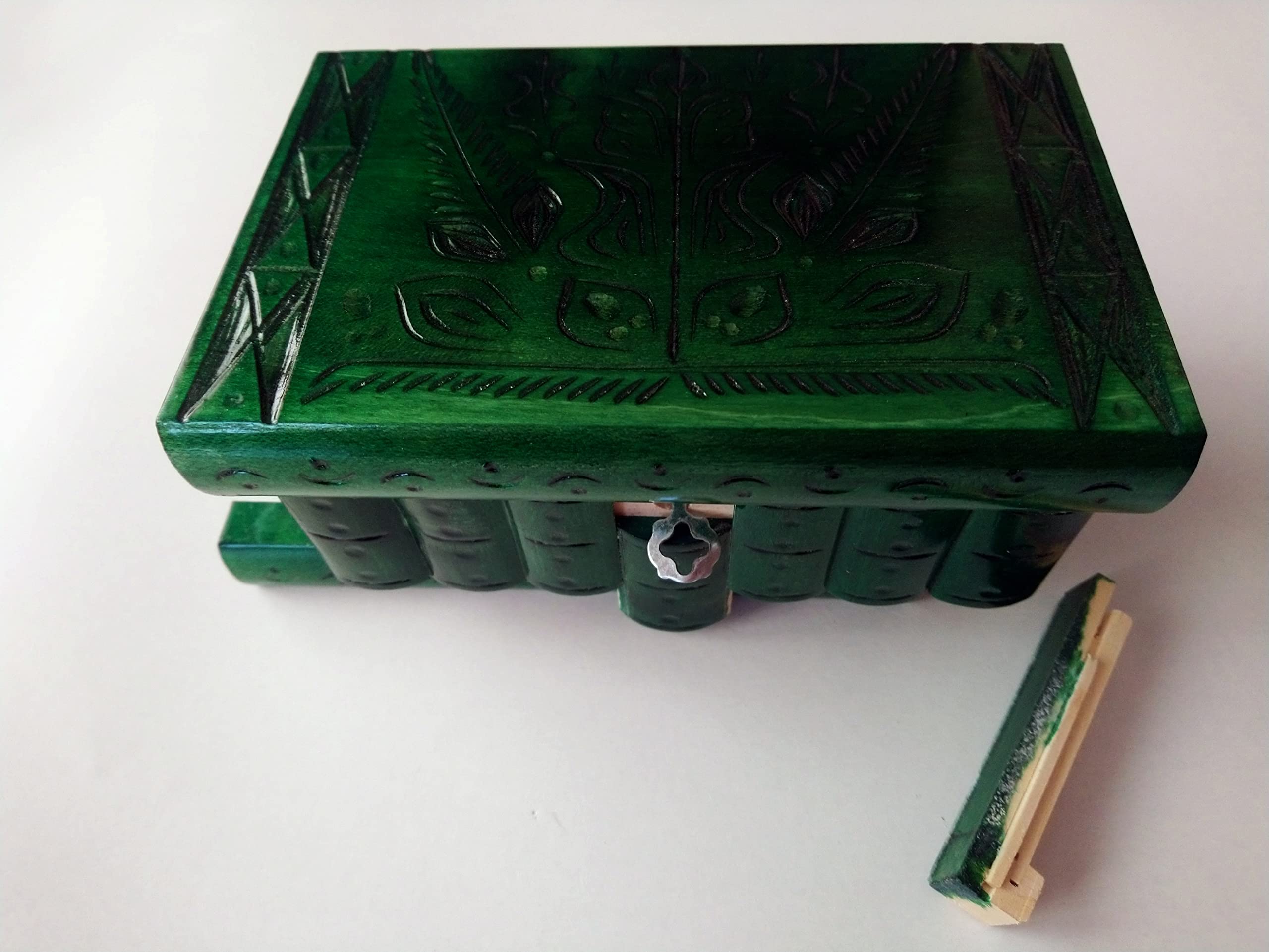 Handcarved Wooden Magic Puzzle Box - Secret Treasure Storage & Jewelry Box - Beautiful Pine Green Design - Perfect for Gifts, Home Decor & Puzzle Enthusiasts