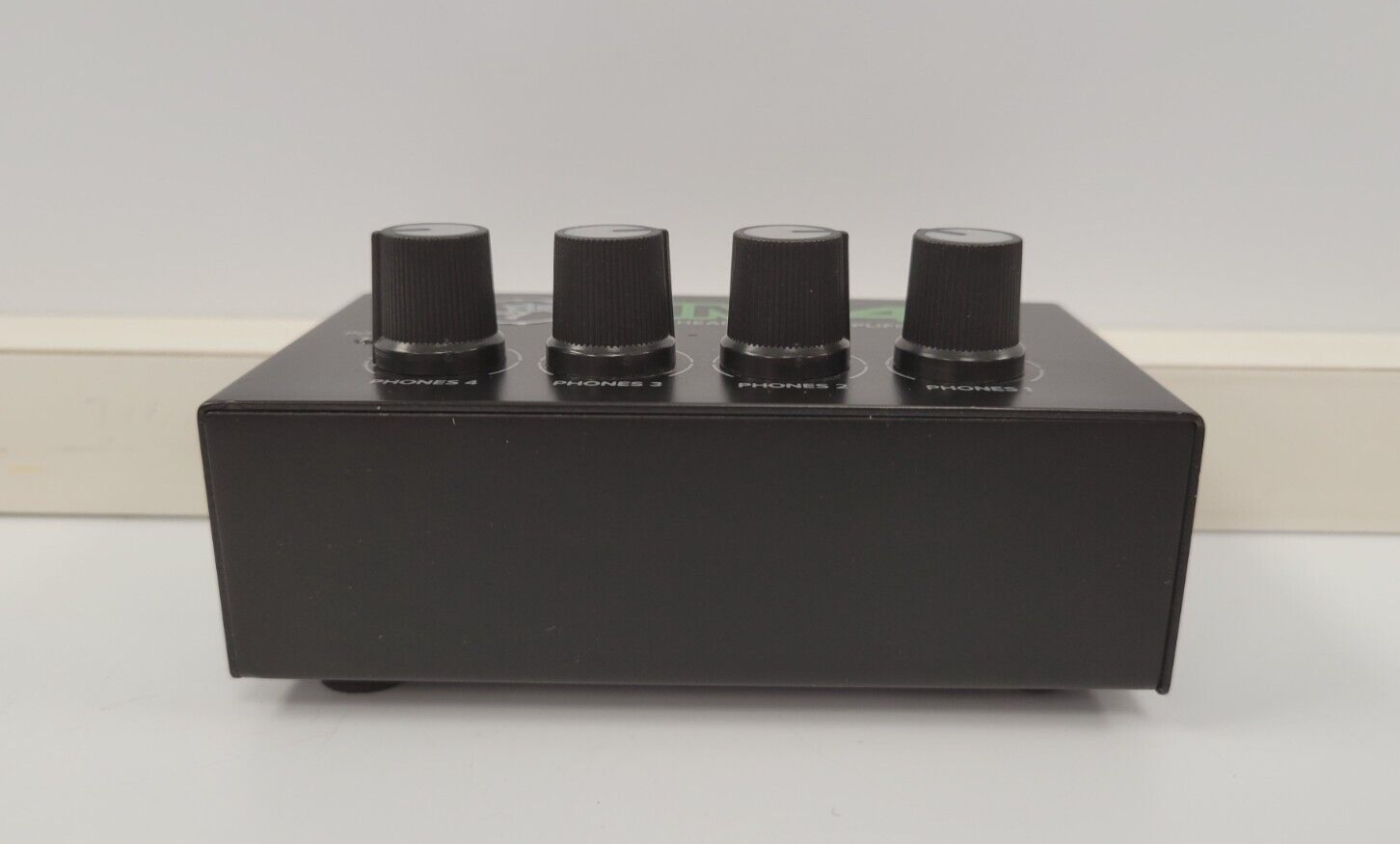 Mackie HM-4 Professional 4-Channel Headphone Amplifier for Studio Recording, Podcasting & Live Performances