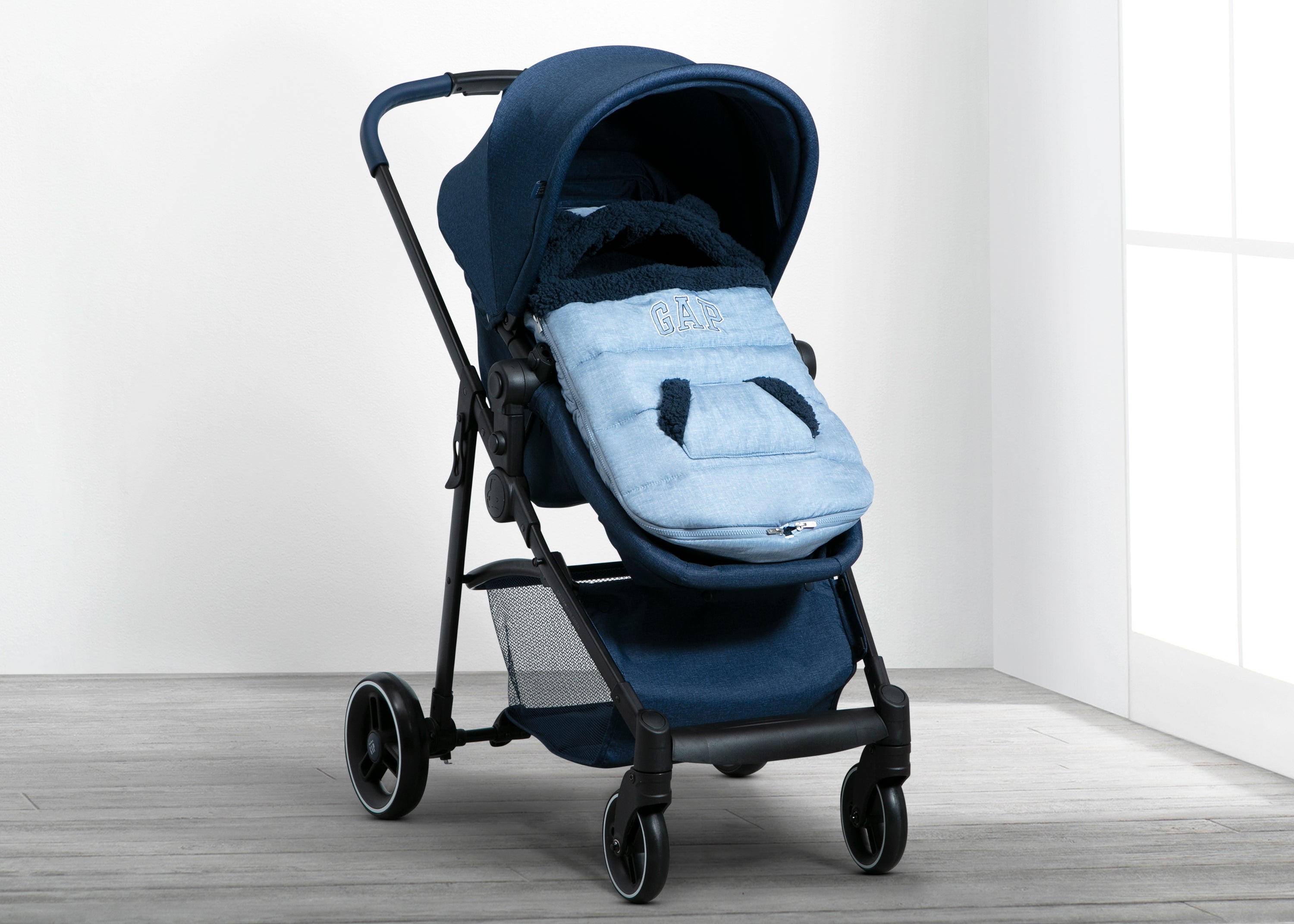 BabyGap Infant Stroller Footmuff - Warm Winter Stroller Cover for Newborns & Toddlers - Cozy Pram Liner for Cold Weather - Perfect for Outdoor Walks, Shopping & Park Visits