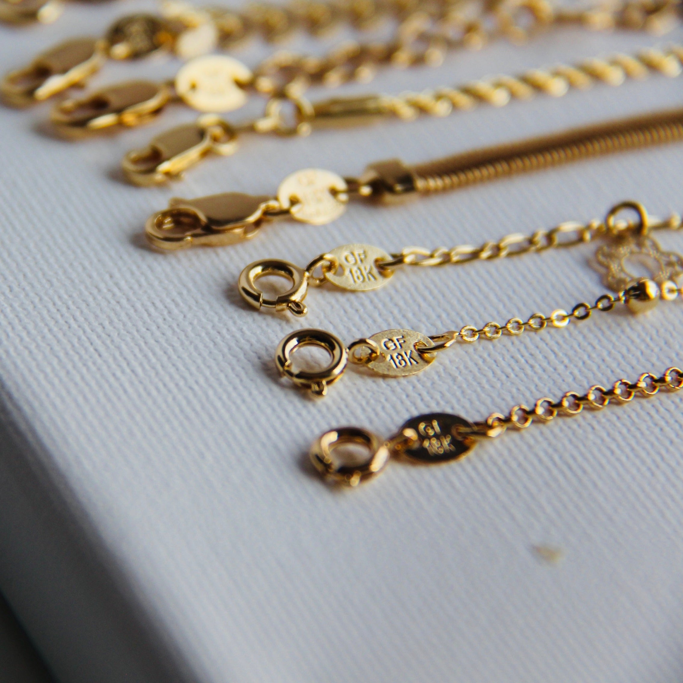 Figaro Chain Anklet Bracelet for Women - Elegant Gold or Silver Ankle Jewelry - Perfect for Beach, Summer & Boho Fashion