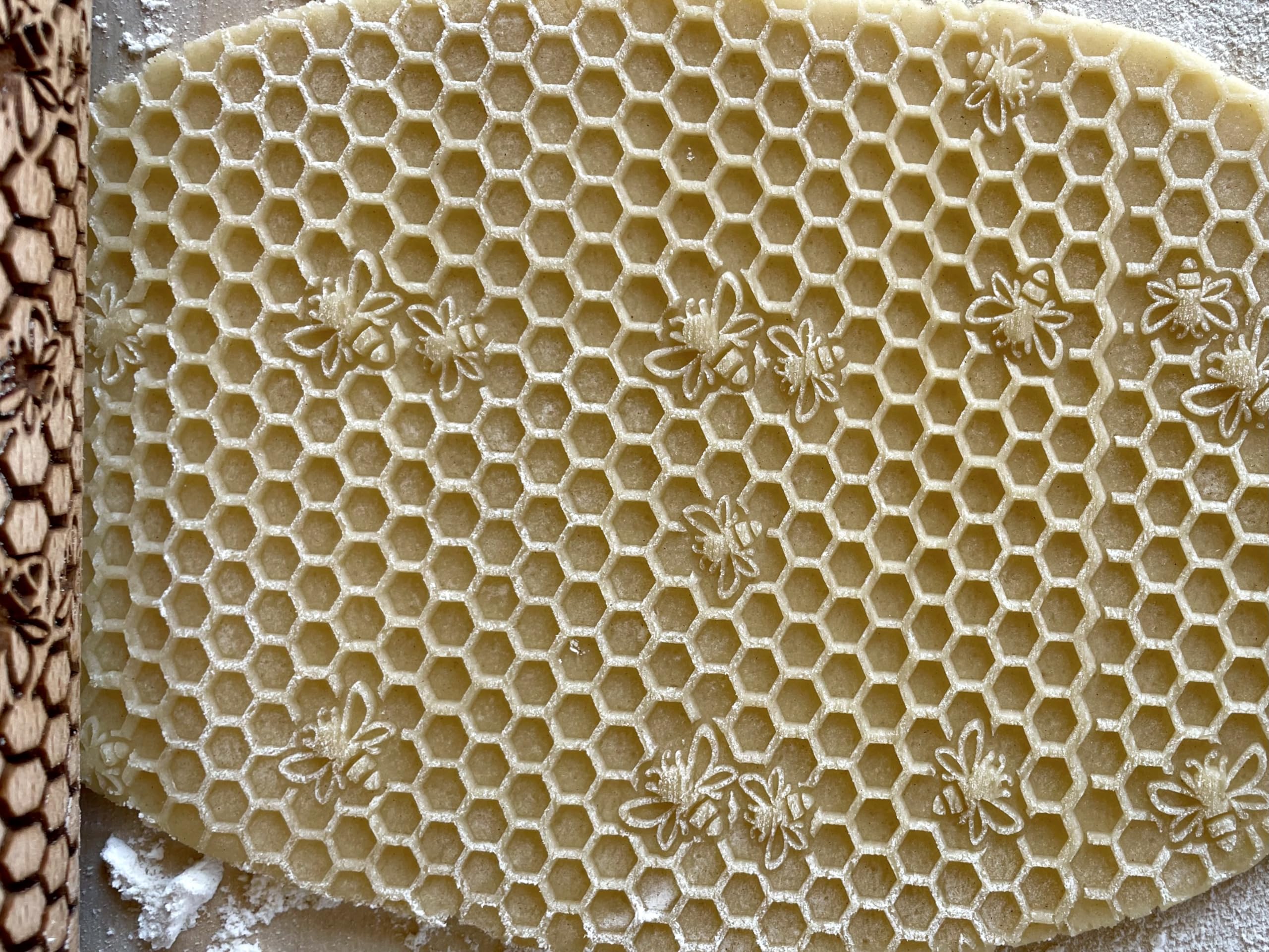 BEEHIVE Embossing Rolling Pin with Laser Engraved Pattern - Premium Embossing Dough Roller for Homemade Cookies, Pottery & DIY Crafts by Algis - Perfect for Baking, Ceramic Art & Creative Projects