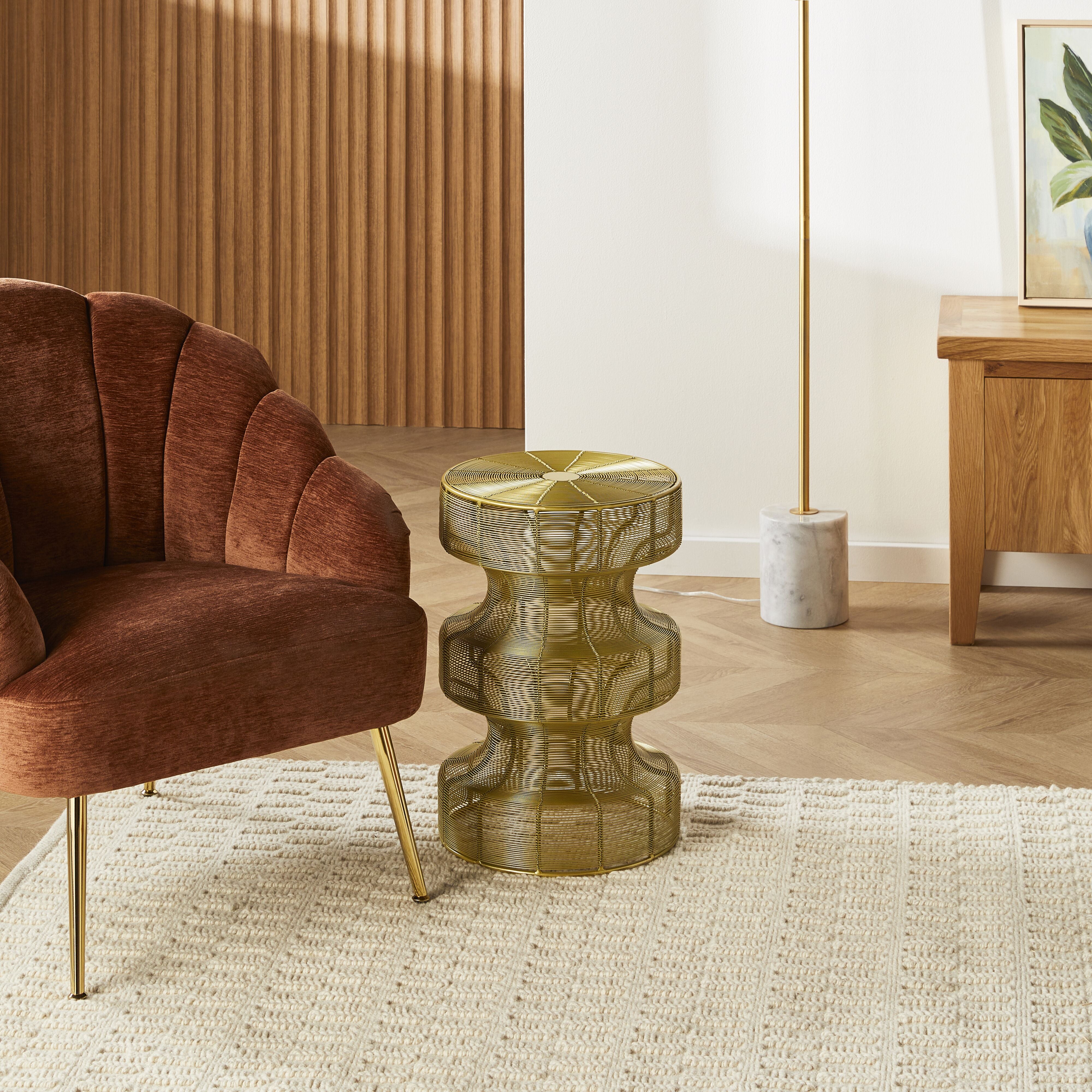 Modern Round Side Table for Living Room - Amina Small Accent Table with Sturdy Metal Base, Perfect for Coffee, Books & Decor - Home & Office Use