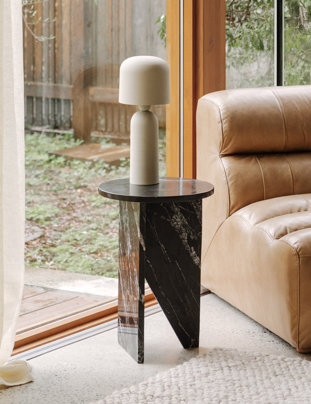 Biagio Round Side Table - Modern Accent End Table for Living Room, Bedroom & Office - Small Round Coffee Table with Sturdy Metal Base