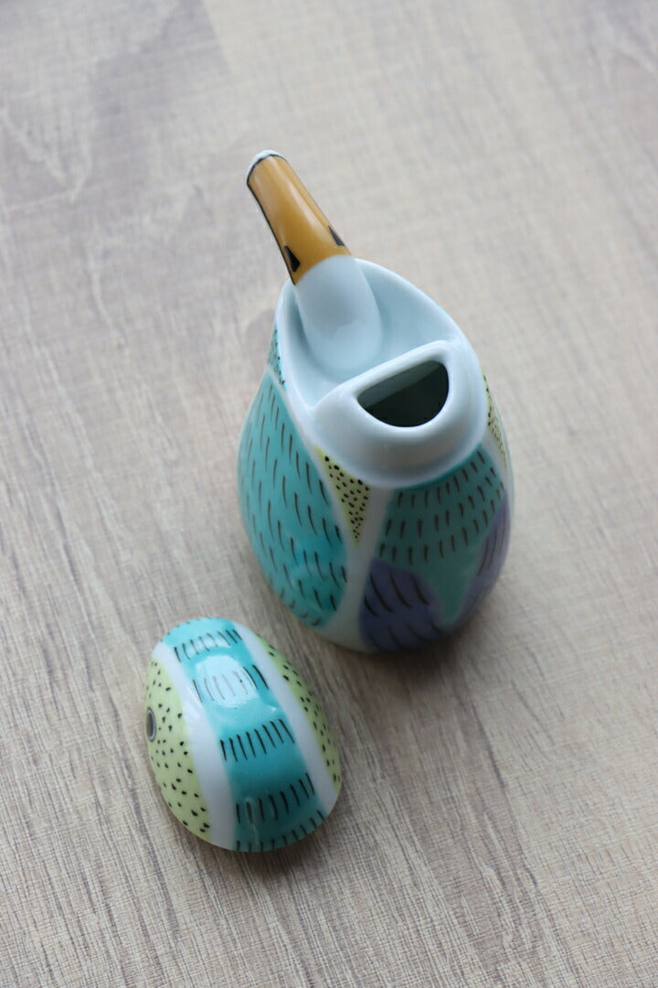 Kingfisher Bird Shaped Arita Yaki Japanese Soy Sauce Pot - Elegant Ceramic Soy Sauce Dispenser for Sushi, Sashimi & Asian Dining Tableware