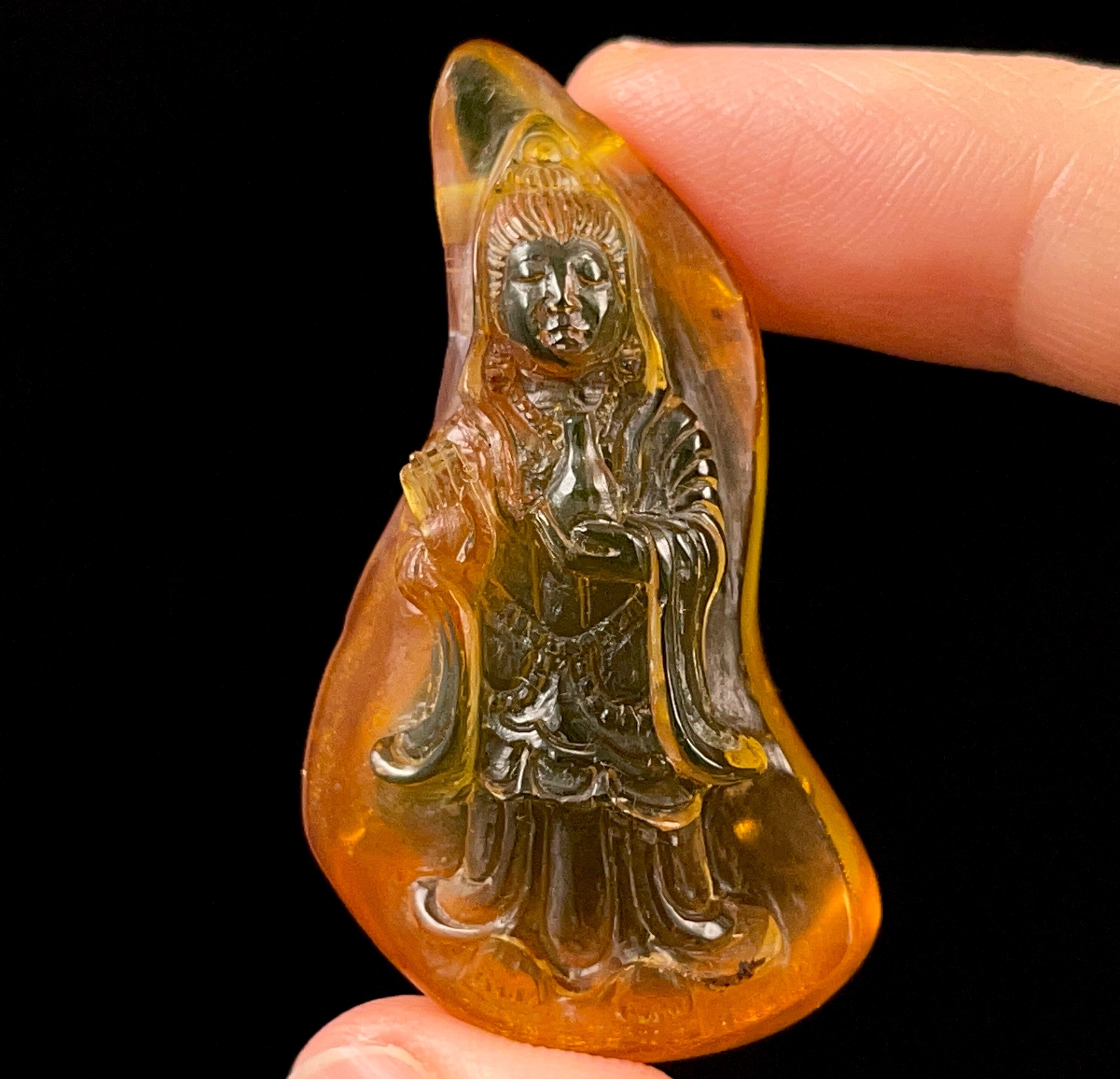 AMBER Crystal Kuan Yin Statue - Hand Carved Buddhist Art Piece, Spiritual Home Decor, Feng Shui Gift for Housewarming, Healing Crystals for Meditation & Positive Energy | Perfect for Yoga Rooms, Altars & Wellness Spaces