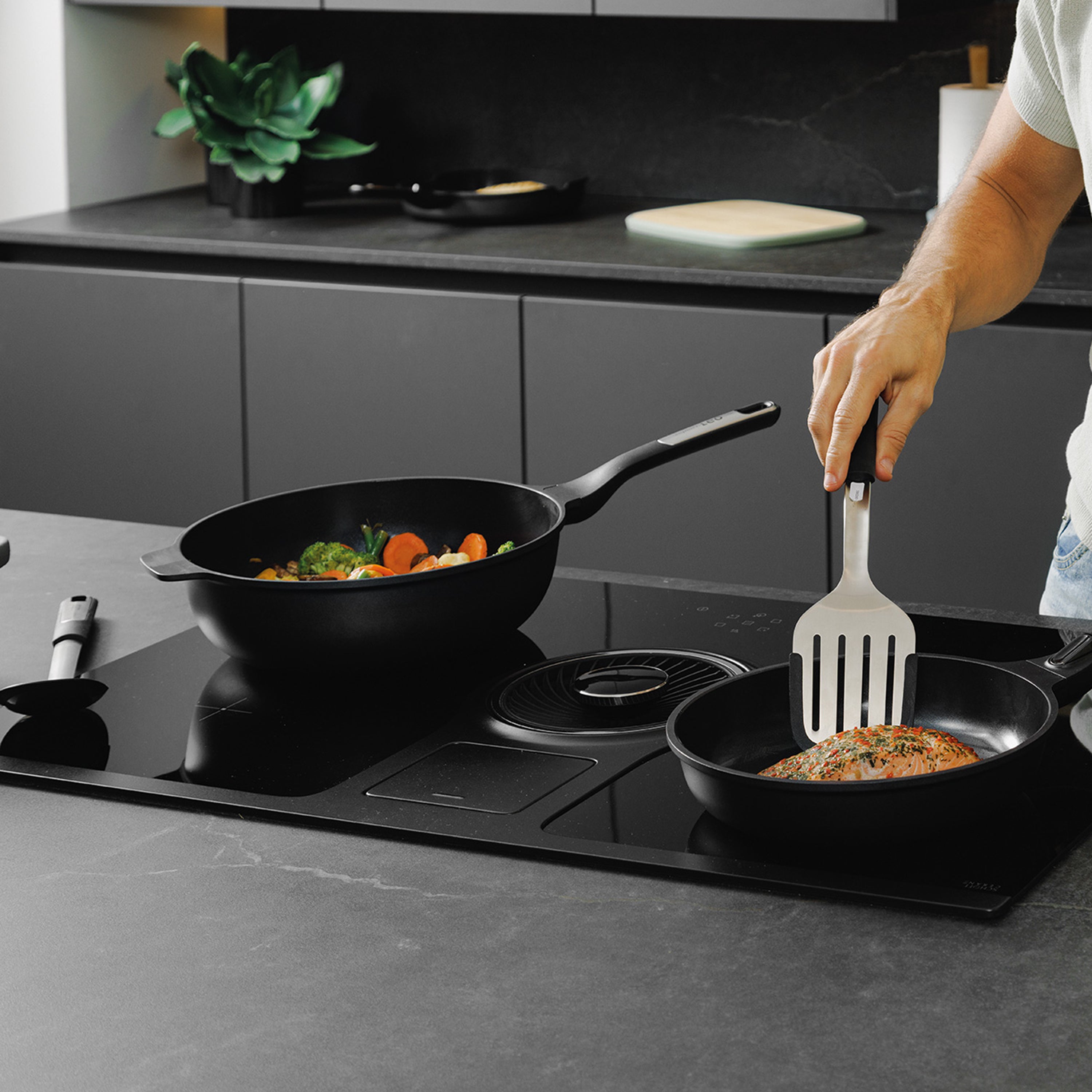 BergHOFF Leo Phantom Nonstick Ceramic 12-Inch Wok Pan 5.3 Quart, Recycled Aluminum Cookware - Perfect for Stir-Frying, Sauteing & Asian Cuisine Cooking