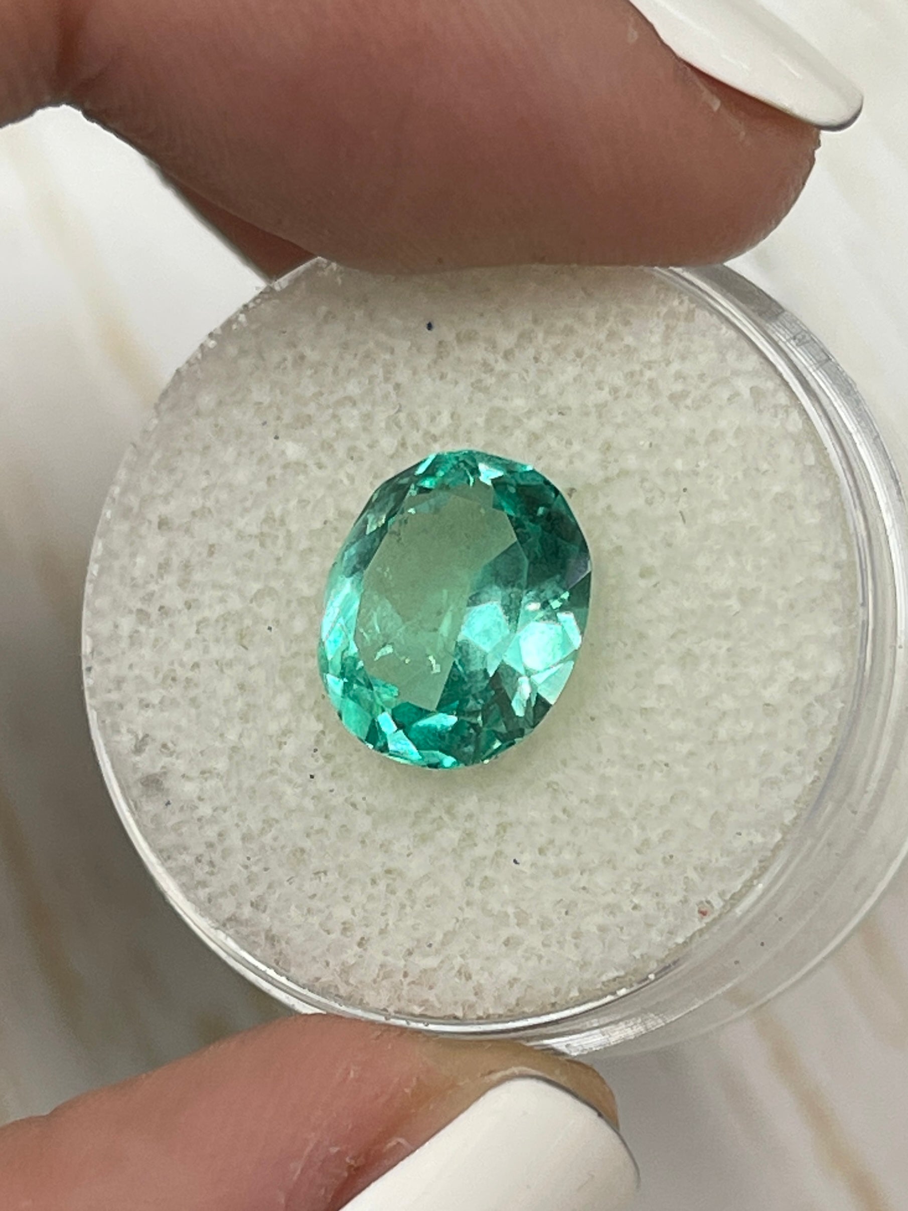 3.70 Carat 11x9mm VS Clarity Natural Green Colombian Emerald Gemstone - Oval Cut Loose Stone for Jewelry Making, Engagement Rings & Luxury Gifts