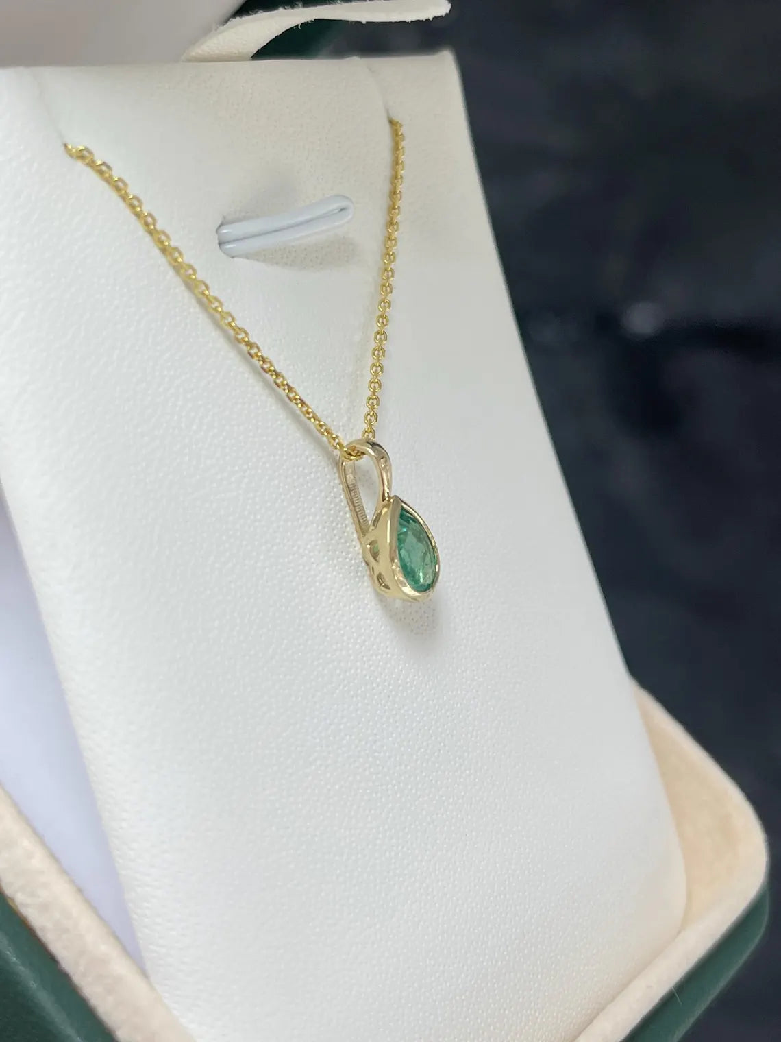 1.0ct Natural Pear Cut Emerald Solitaire Pendant - May Birthstone Charm Jewelry for Women, Elegant Necklace Gift for Birthday, Anniversary & Special Occasions