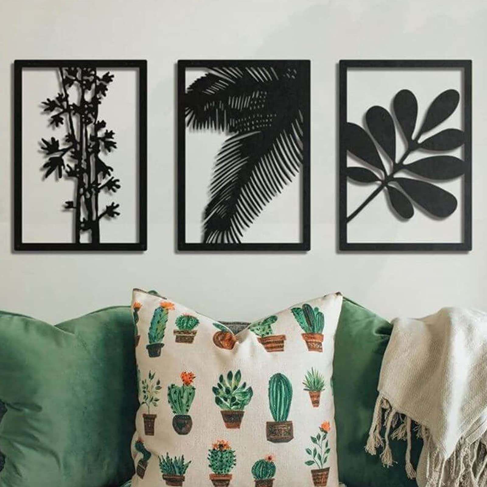 Rustic Metal Pineapple Wall Art Decor with Tropical Palm Leaves - Hawaiian Style Home Decor for Kitchen, Bedroom & Living Room - Perfect for Beach House, Tropical Themed Rooms & Summer Party Decorations