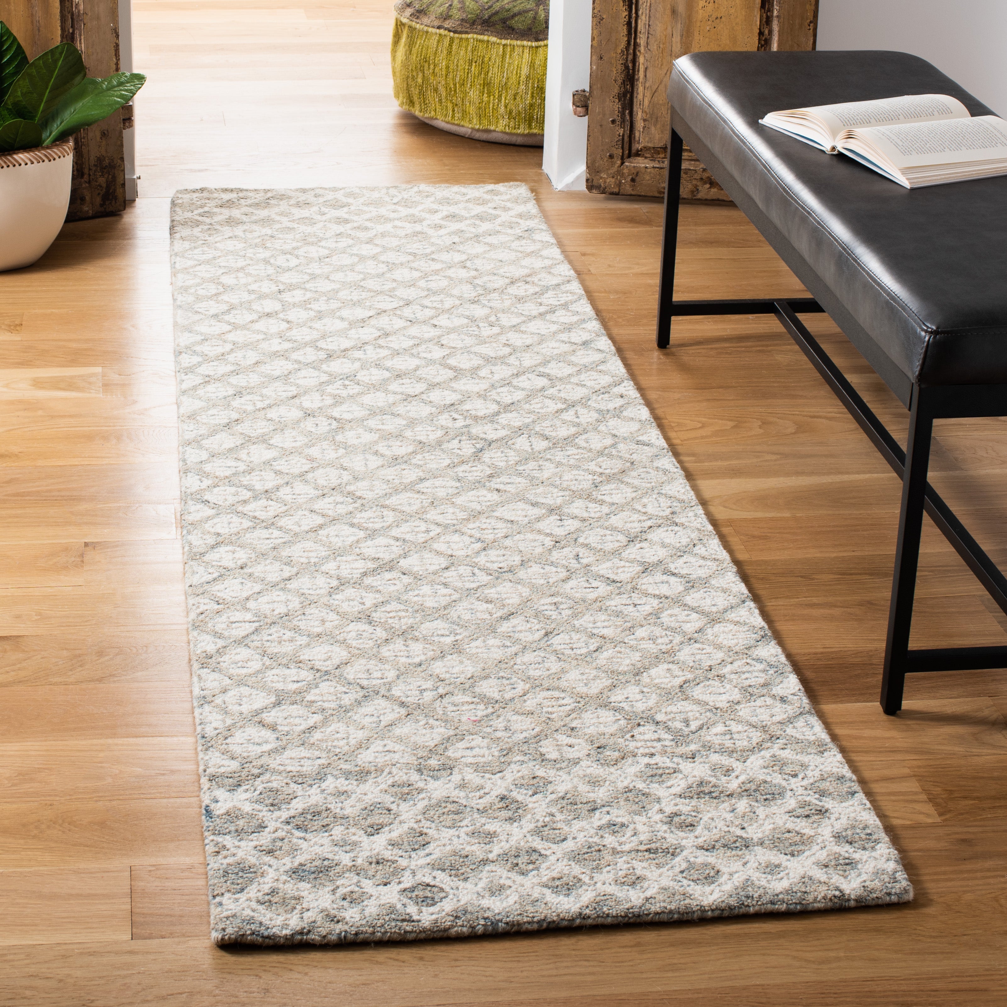 Safavieh ABT203 Abstract Area Rug - Modern Bohemian Design, Soft & Durable for Living Room, Bedroom, or Office Decor