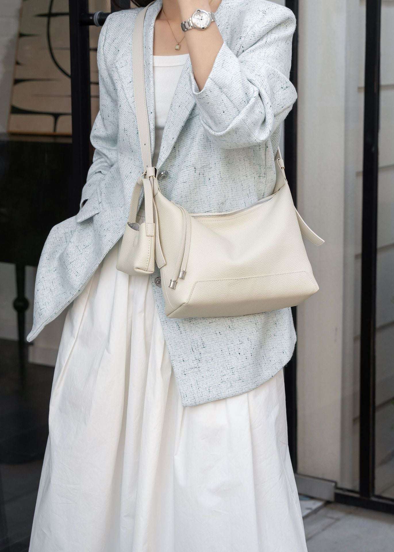 Stylish & Flexible Shoulder Bag for Women & Men - Perfect for Travel, Work, Gym & Everyday Use