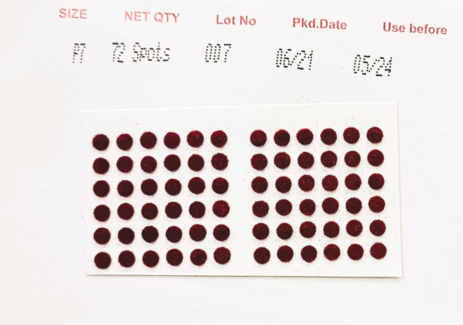 Eyetex Pallavi P7DM Dark Maroon Round Bindi Pack of 10 Flaps + Fancy Designer Bindi 1 Card | Indian Traditional Forehead Decoration for Weddings, Festivals & Cultural Events