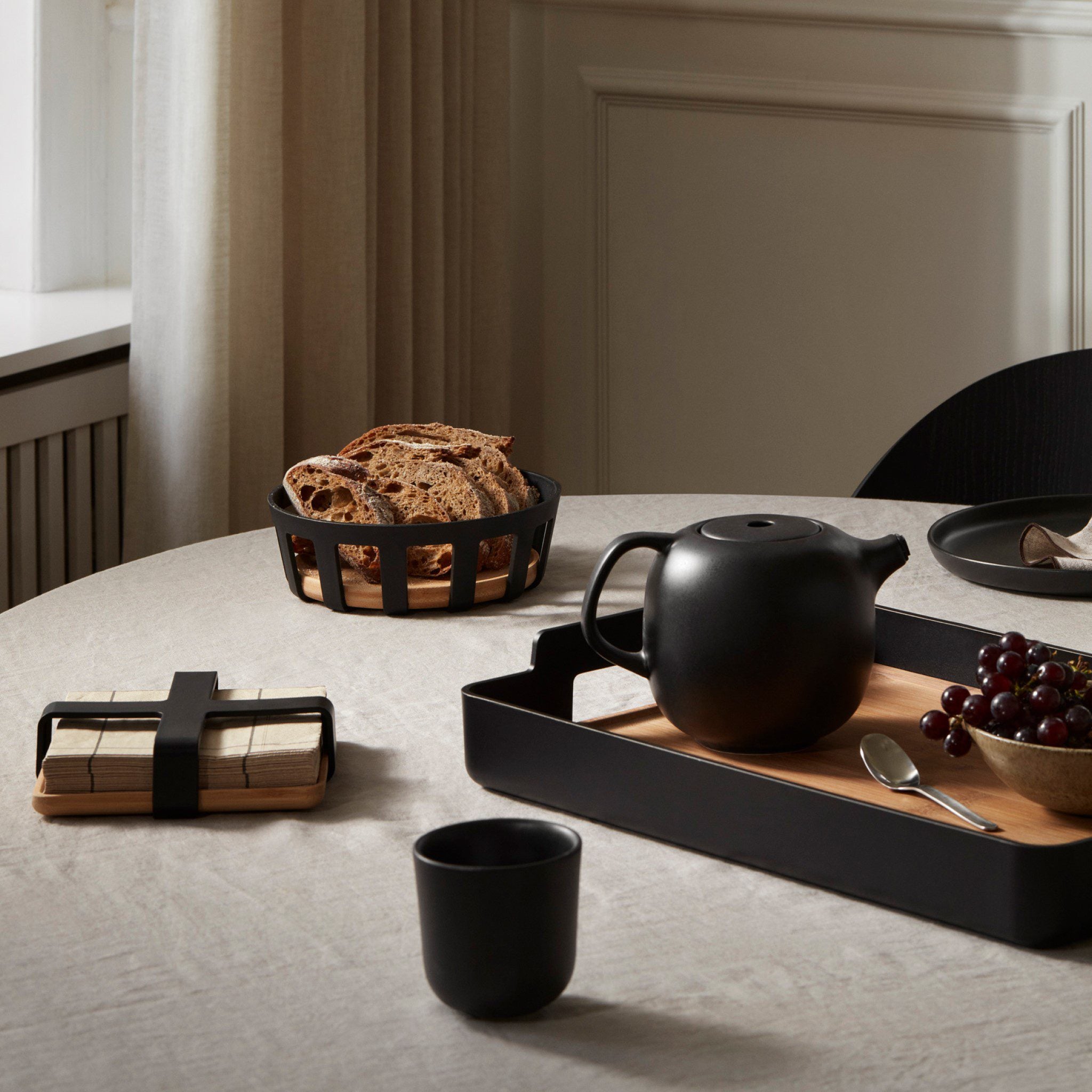EVA SOLO Nordic Style Rectangular Kitchen Serving Tray - Perfect for Breakfast in Bed, Coffee Table Decor & Entertaining Guests