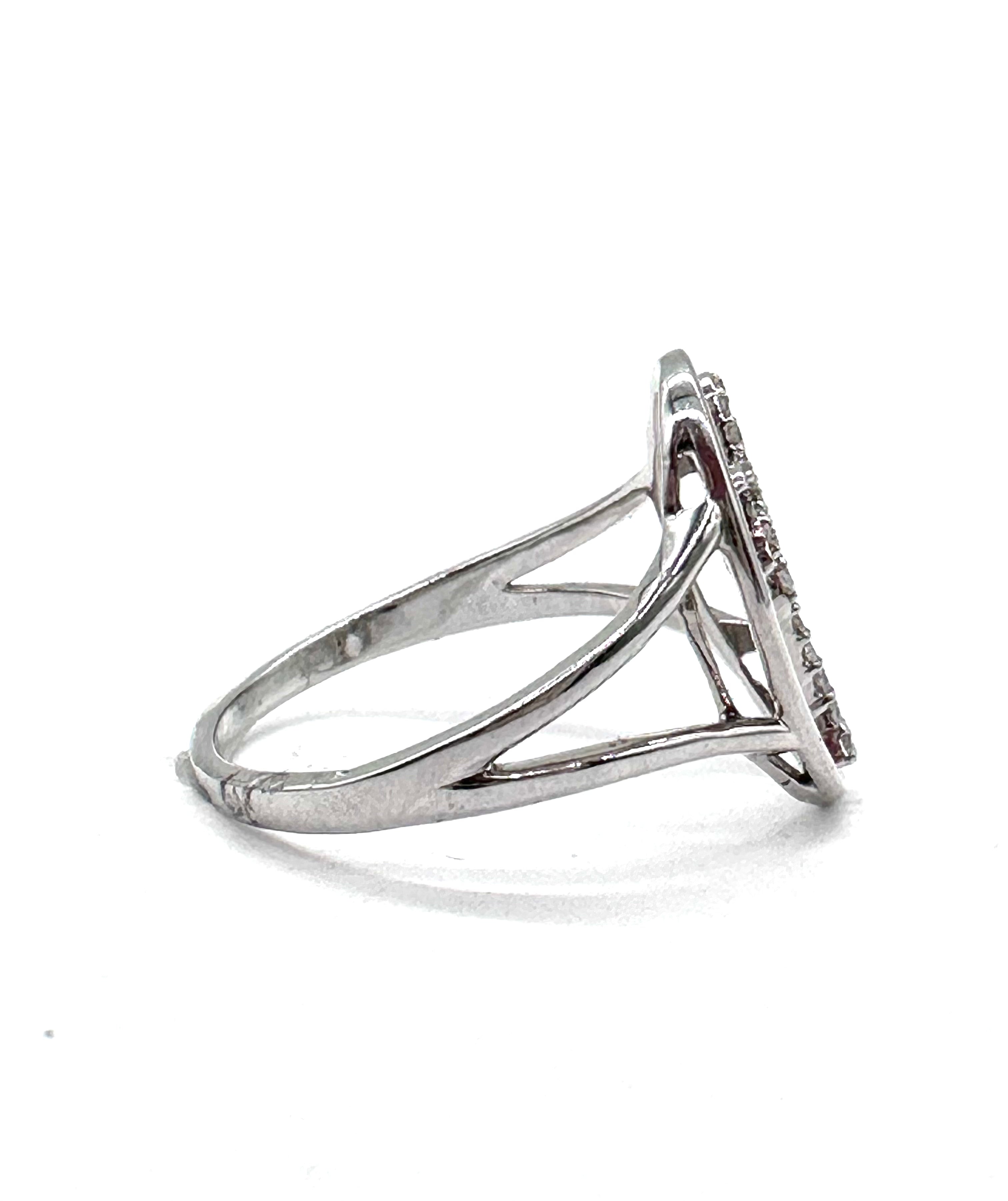 Exquisite Diamond Palm Tree Ring for Women - Elegant Tropical Jewelry for Beach Vacations & Summer Parties