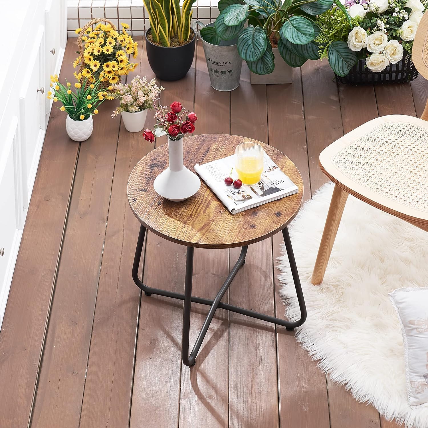 VECELO Small Round Outdoor Side Table - Rust-Resistant Metal Snack Table for Patio, Garden, Balcony, Yard & Living Room - Perfect for Drinks, Snacks & Relaxing Outdoors