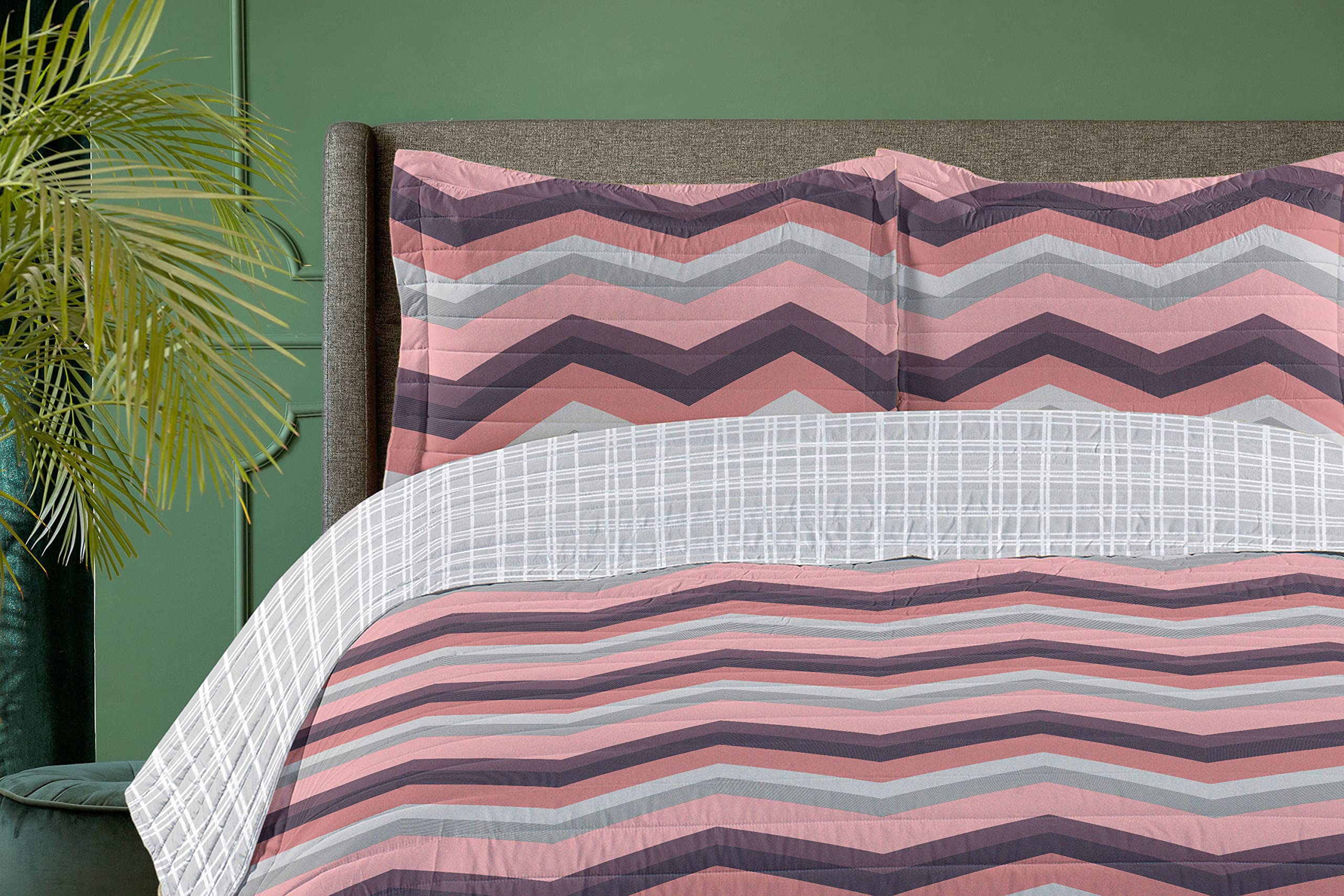 Ambesonne Abstract Reversible King Size Bedspread Set with Pillow Shams - Geometric Chevron Pattern, Stripes & Zigzag Motif in Blush Coral | Microfiber Bedding for Modern Bedrooms, Guest Rooms & Dorm Decor