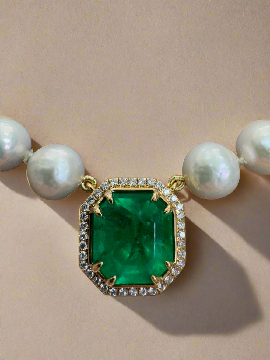 7.82 Carat Colombian Emerald & Diamond Halo Akoya Pearl 18K White Gold Necklace - Elegant Jewelry for Weddings, Anniversaries & Special Occasions