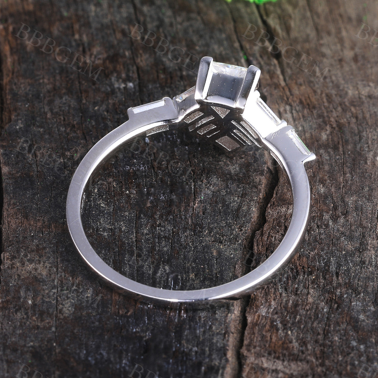Vintage Moissanite Engagement Ring for Women - Unique Wedding Band, Proposal Ring - Perfect for Anniversaries, Valentine's Day & Special Occasions