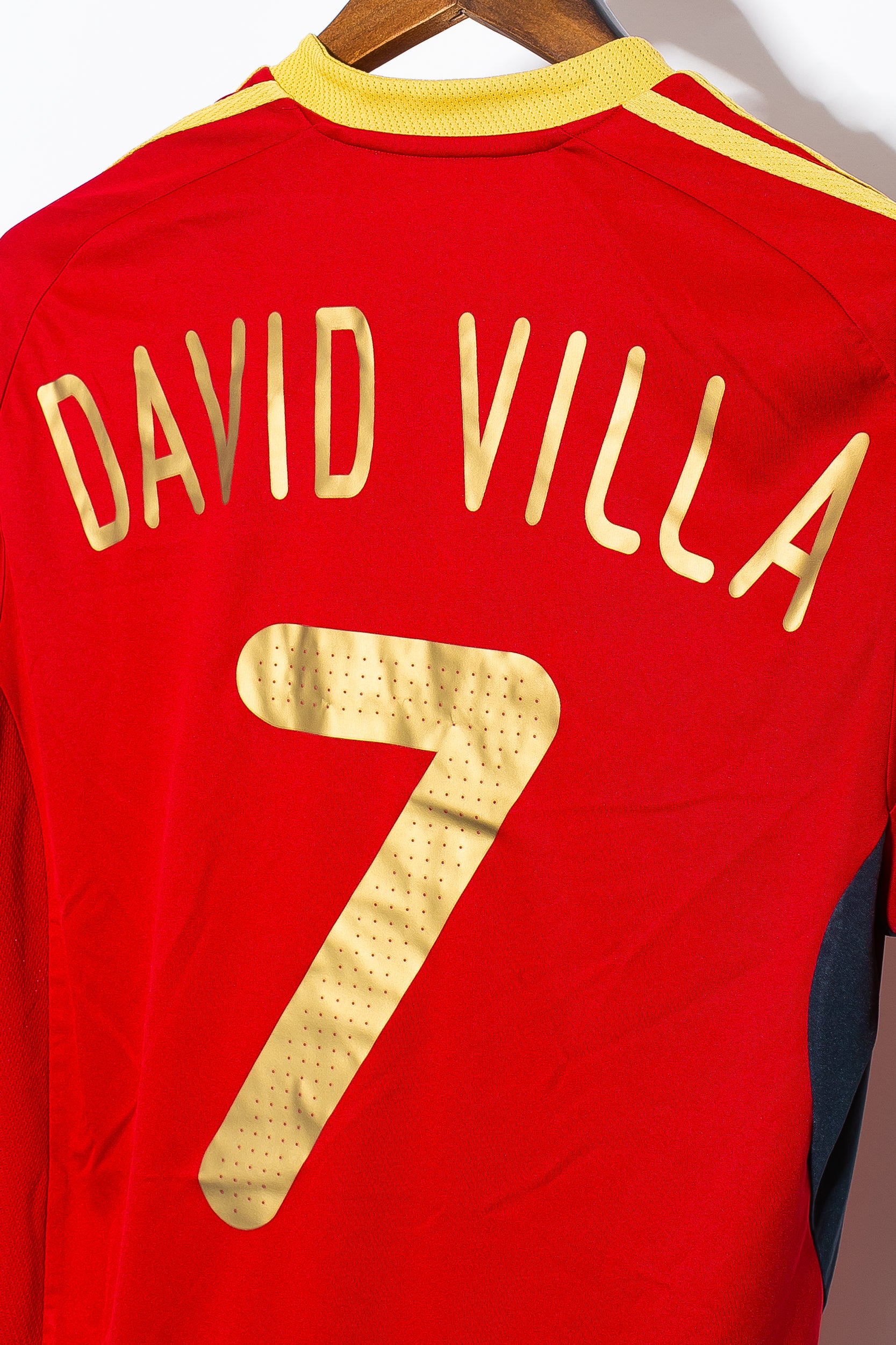 Authentic 2008 Spain Home Soccer Jersey David Villa #7 (M) - Perfect for Matches, Fan Events & Collectibles