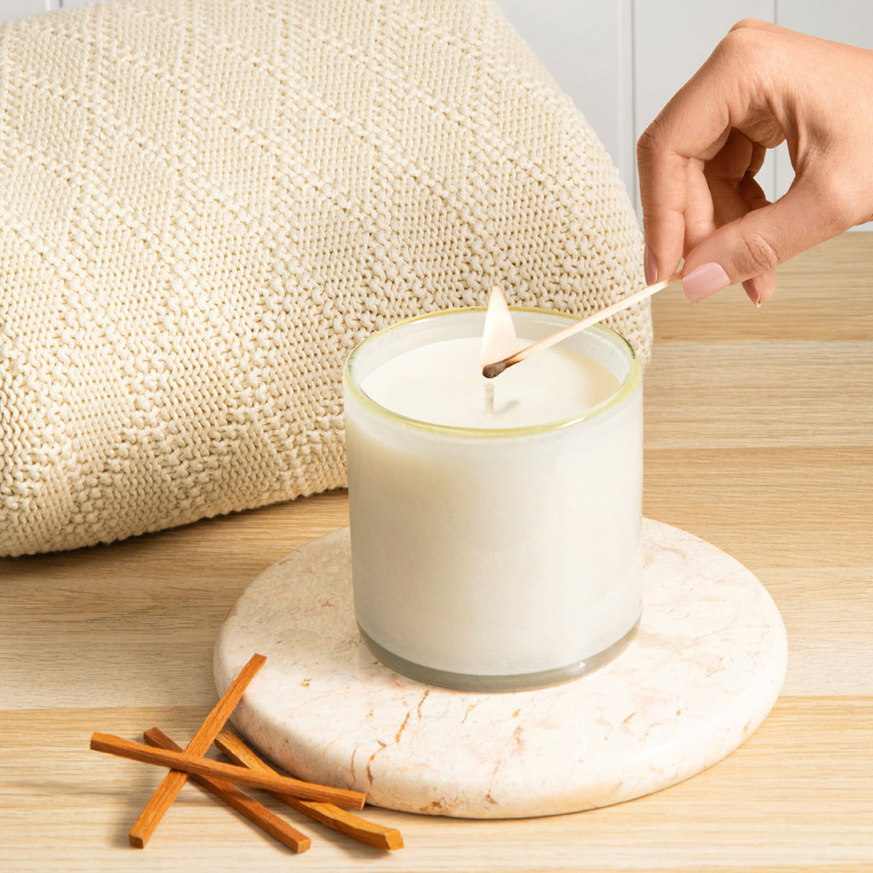 Feu de Bois Scented Candle - Premium Wood Fire Aroma Soy Wax Candle for Home, Relaxation & Romantic Ambiance