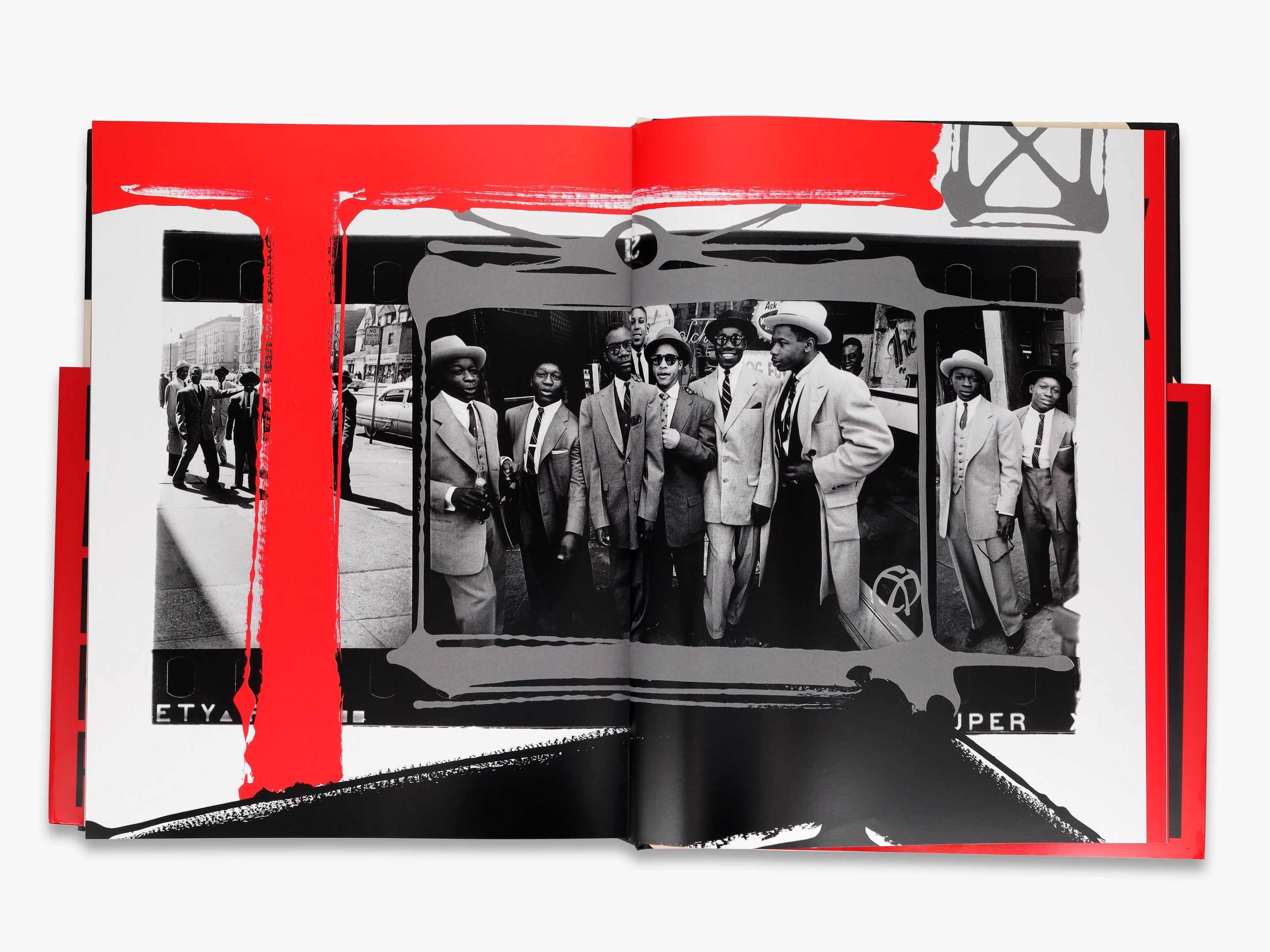 William Klein: Yes - Retrospective Photography Book | Iconic Street & Fashion Photography - Perfect for Art Lovers, Photographers & Collectors | Great Gift for Coffee Table & Home Decor