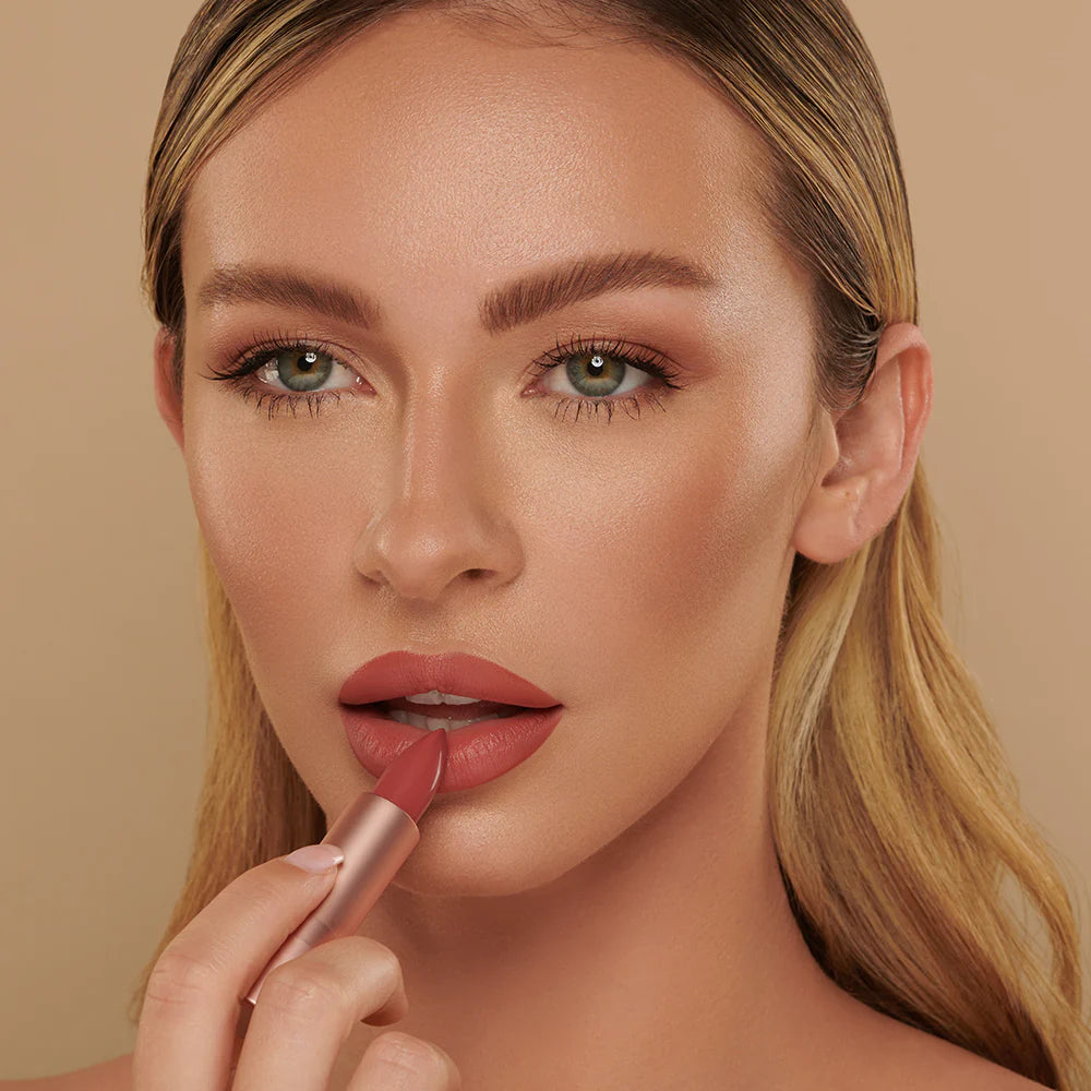 Anna Marti Cosmetics Velvet Matte Lipstick - Long Lasting, Hydrating Liquid Lipstick with Rich Pigment - Perfect for Date Night, Parties & Everyday Wear