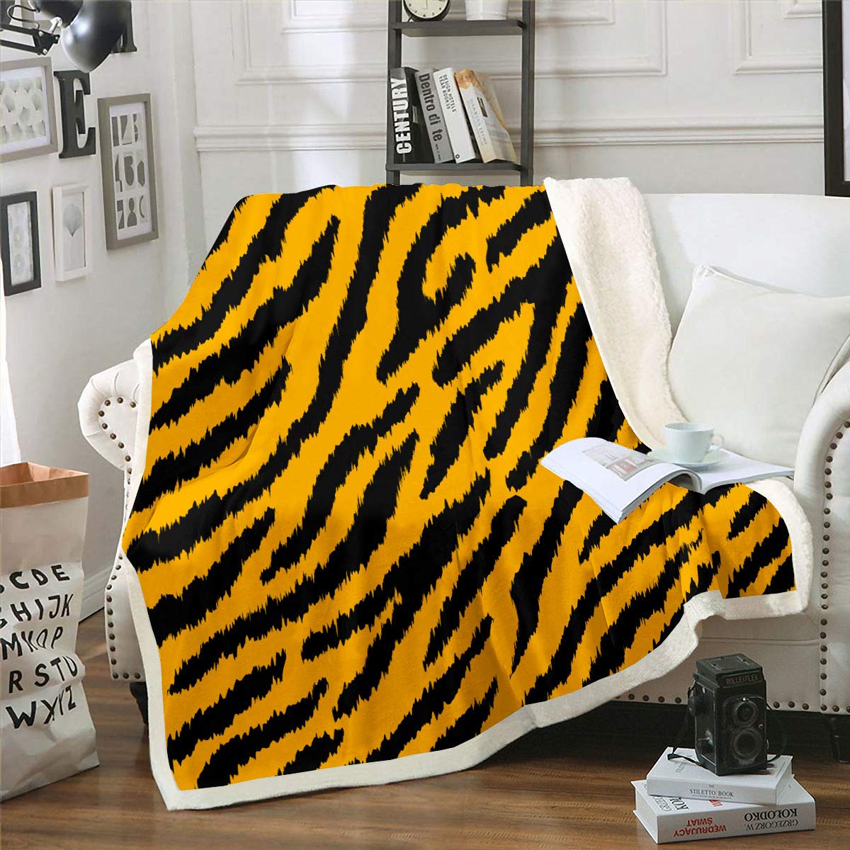 Soft Leopard Print Fleece Blanket - Cheetah Sherpa Throw with African Safari Animal Design for Kids, Boys & Girls - Cozy Wildlife Fuzzy Blanket for Sofa, Bed & Home Decor - Queen Size 90x90 Inches - Perfect for Winter Nights, Camping & Gift Giving