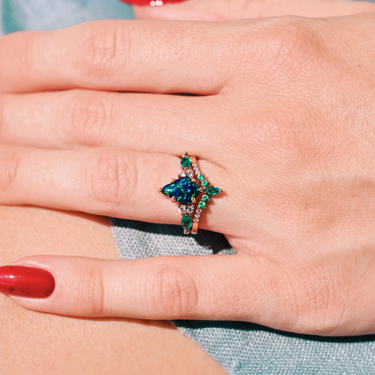 Skye Kite™ Peacock Fire Opal & Emerald Couples Ring - Matching Wedding Bands for Him & Her - Elegant Gemstone Jewelry Gift for Anniversary, Engagement & Romantic Occasions