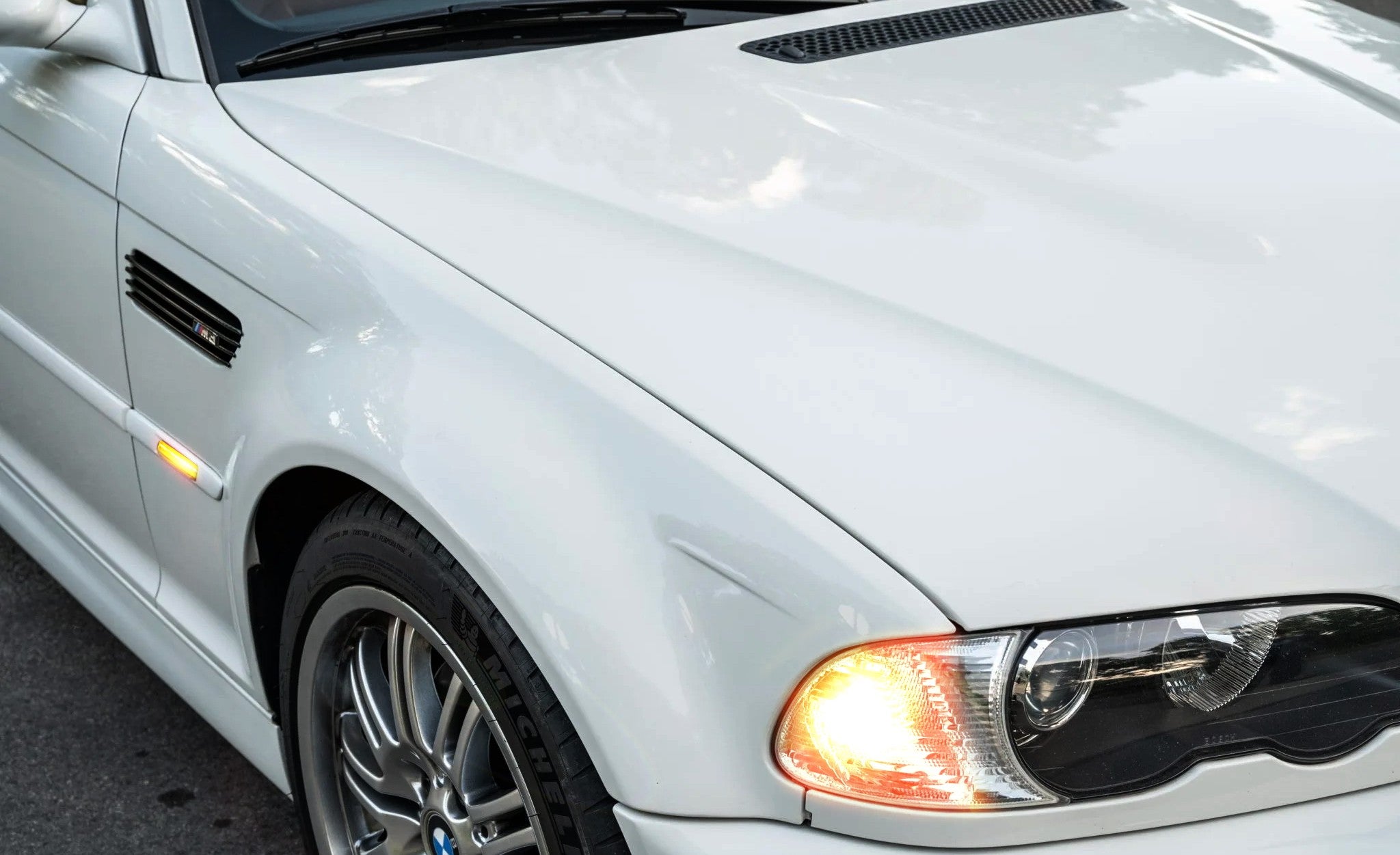 Sequential Blink LED Clear Lens Fender Side Marker Lights for BMW E46 M3 & E38 7 Series - Upgrade Your Car's Style & Visibility for Night Driving & Car Shows