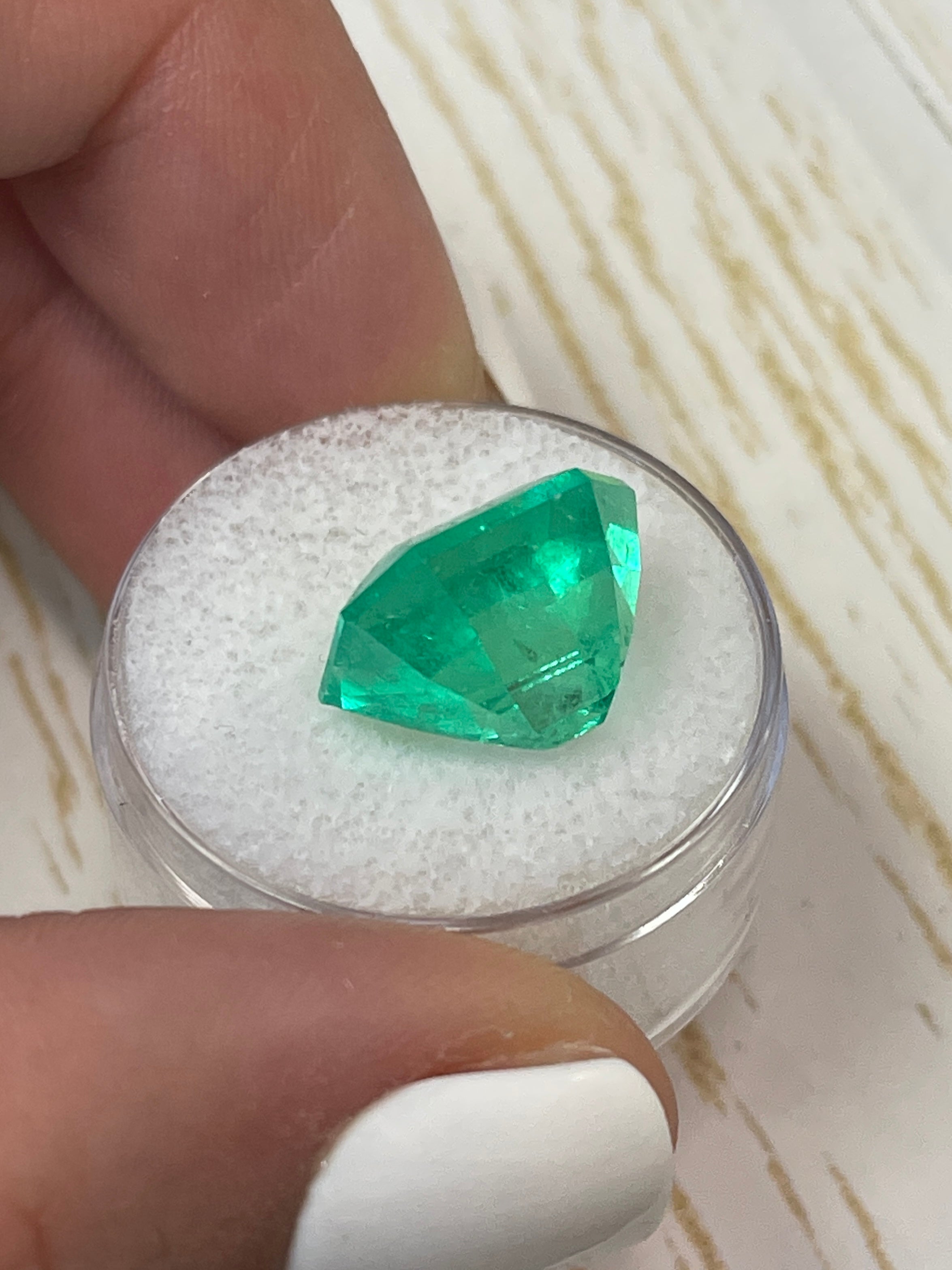 10.81 Carat GIA Certified Vivid Muzo Colombian Emerald - Natural Loose Gemstone, Asscher Cut (14x13mm) | Perfect for Engagement Rings, Luxury Jewelry & Collector's Pieces