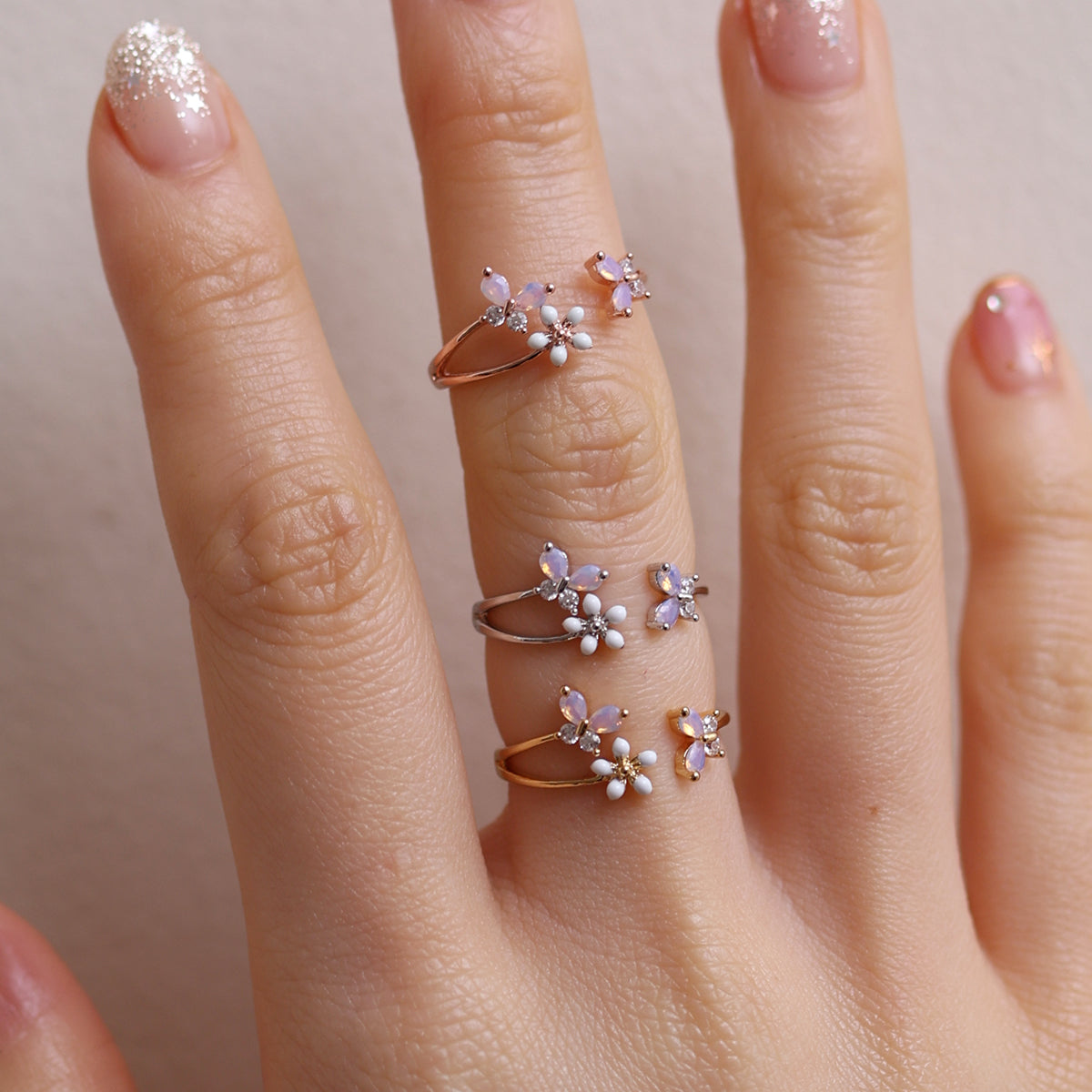 Elegant White Petal Butterfly Ring for Women - Dainty Floral Jewelry Gift for Her - Perfect for Weddings, Parties & Everyday Wear
