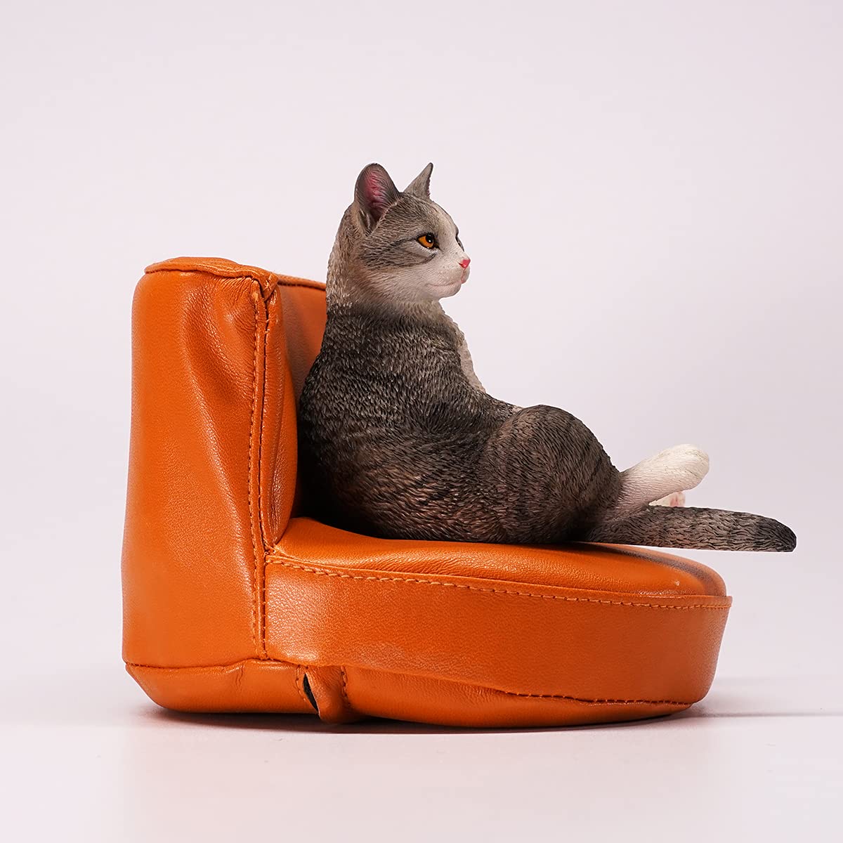 JXK Orange Cat Resin Figurine - Handcrafted Polyresin Cat Statue with Intricate Details, Perfect Home & Office Desk Decor for Cat Lovers | Ideal Gift for Birthday, Housewarming & Cat-Themed Parties