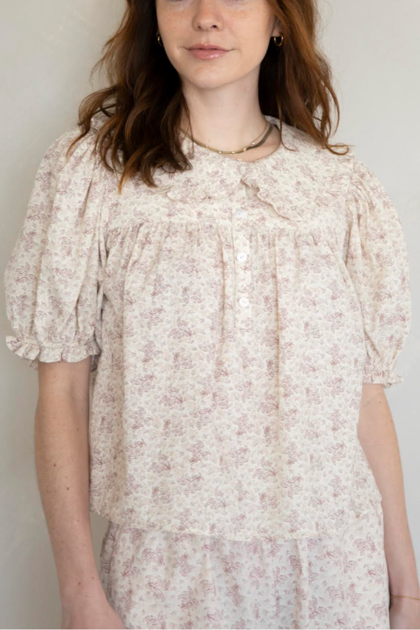 Elegant Floral Ruffle Blouse for Women - Stylish Flowy Boho Top with Feminine Ruffles - Perfect for Spring, Summer, Office Wear & Date Nights