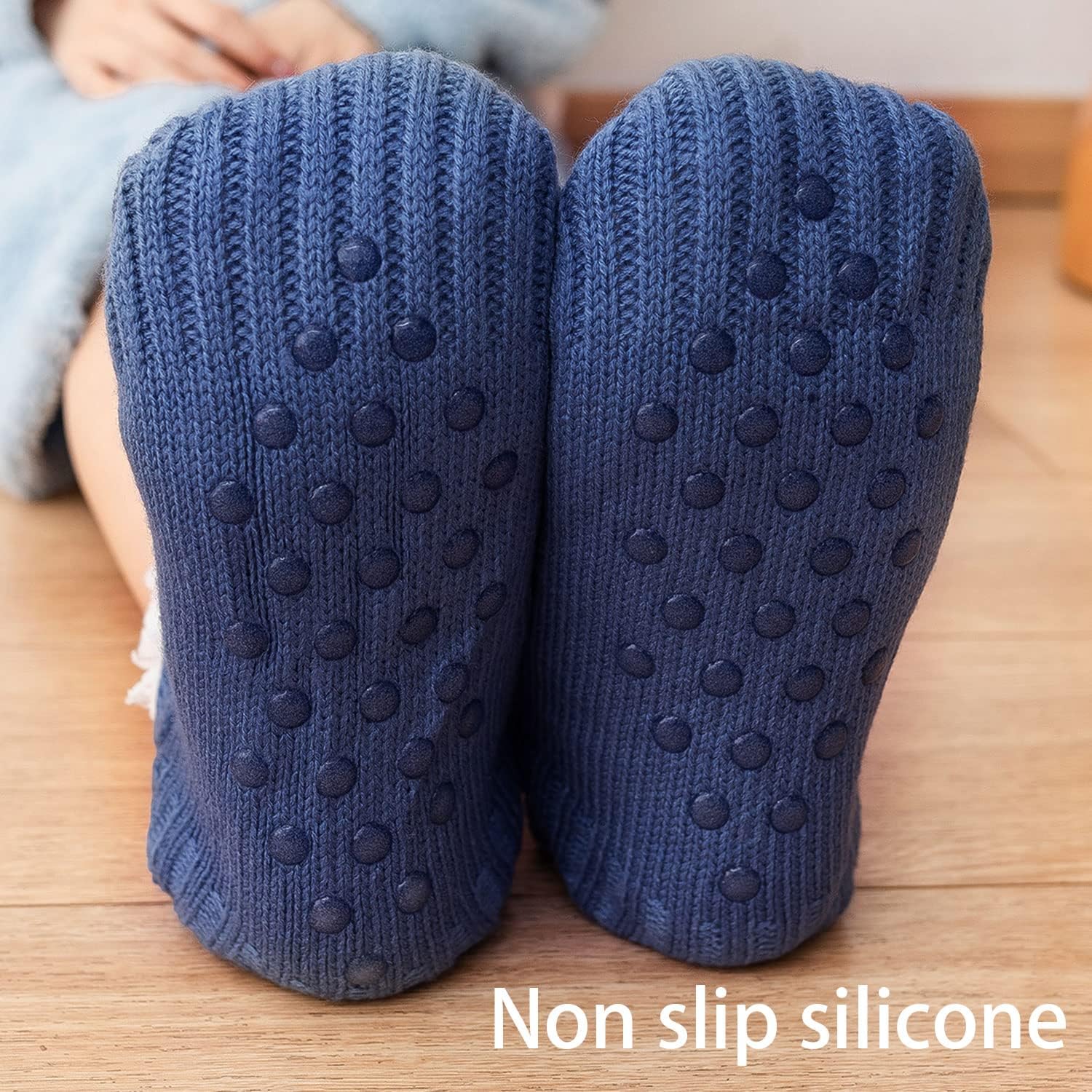 DARENYI Women's Winter Warm Non-Slip Slipper Socks with Grippers - Cozy Fluffy House Socks for Women, Kids, Girls & Boys - Perfect for Indoor Wear, Bedtime & Cold Weather Comfort