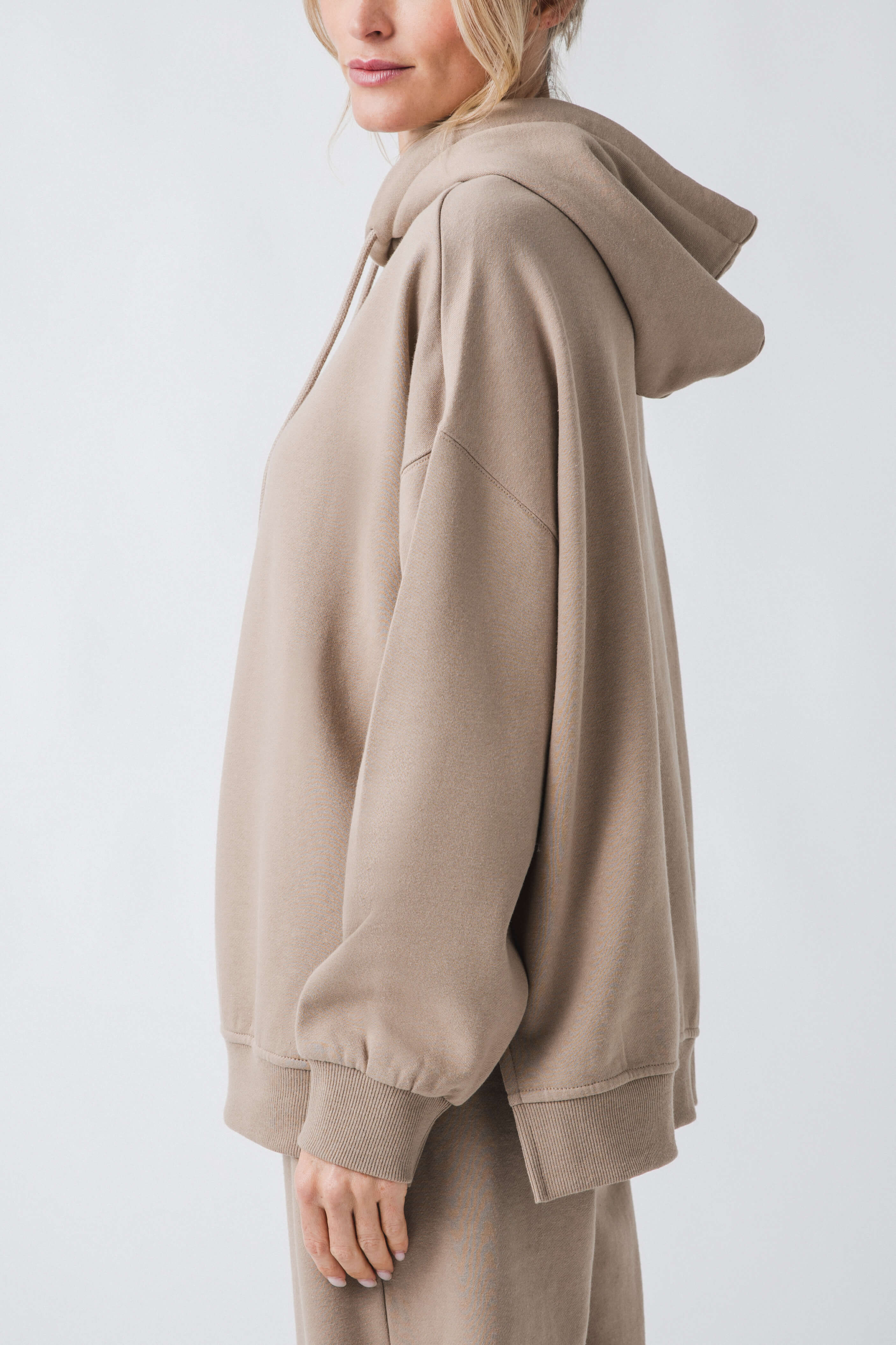 Risen Oversized Hooded Sweatshirt for Women & Men - Cozy Fleece Pullover with Kangaroo Pocket - Perfect for Casual Wear, Lounge & Street Style Fashion