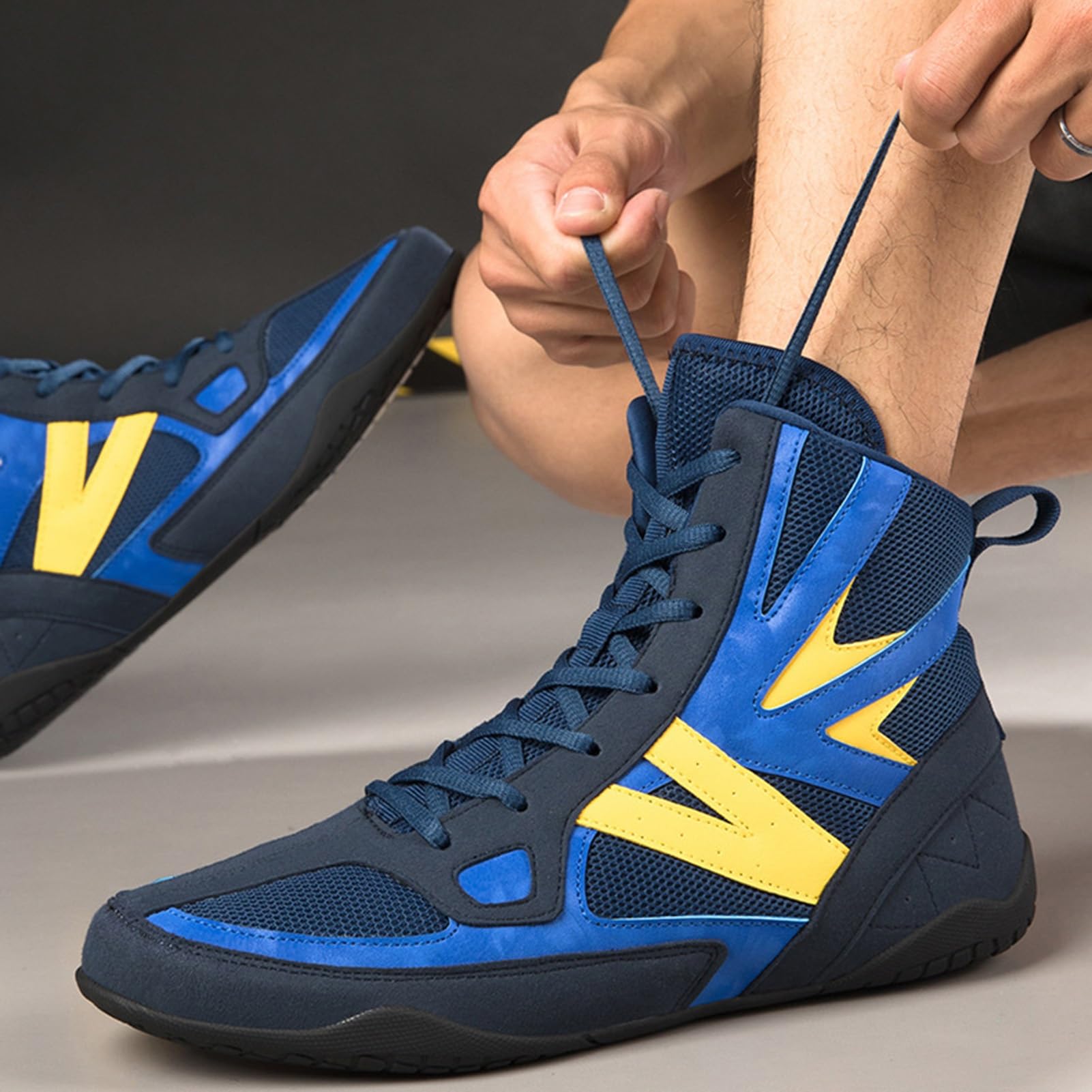 Professional High-Top Boxing Shoes for Men & Women - Lightweight Wrestling & Bodybuilding Shoes with Breathable Mesh & Leather, Non-Slip Rubber Sole - Ideal for Boxing Training, Gym Workouts & Martial Arts