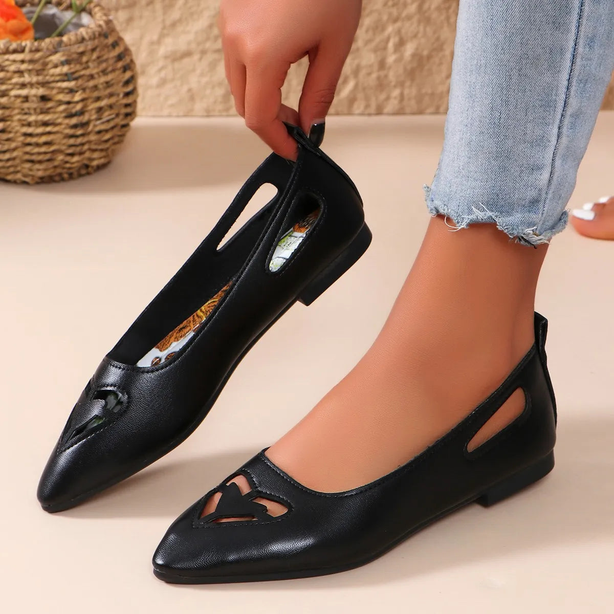 Elegant Pointed Toe Flats Slip-On Shoes for Women - Comfortable & Stylish Ballet Flats for Office, Party & Casual Wear