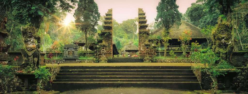 Ravensburger 1000-Piece Panoramic Puzzle - Bali Batukaru Temple Scenic Landscape Puzzle for Adults (70x50cm) | Frameable Puzzle with Glue | Perfect for Relaxation, Home Decor & Gift Giving