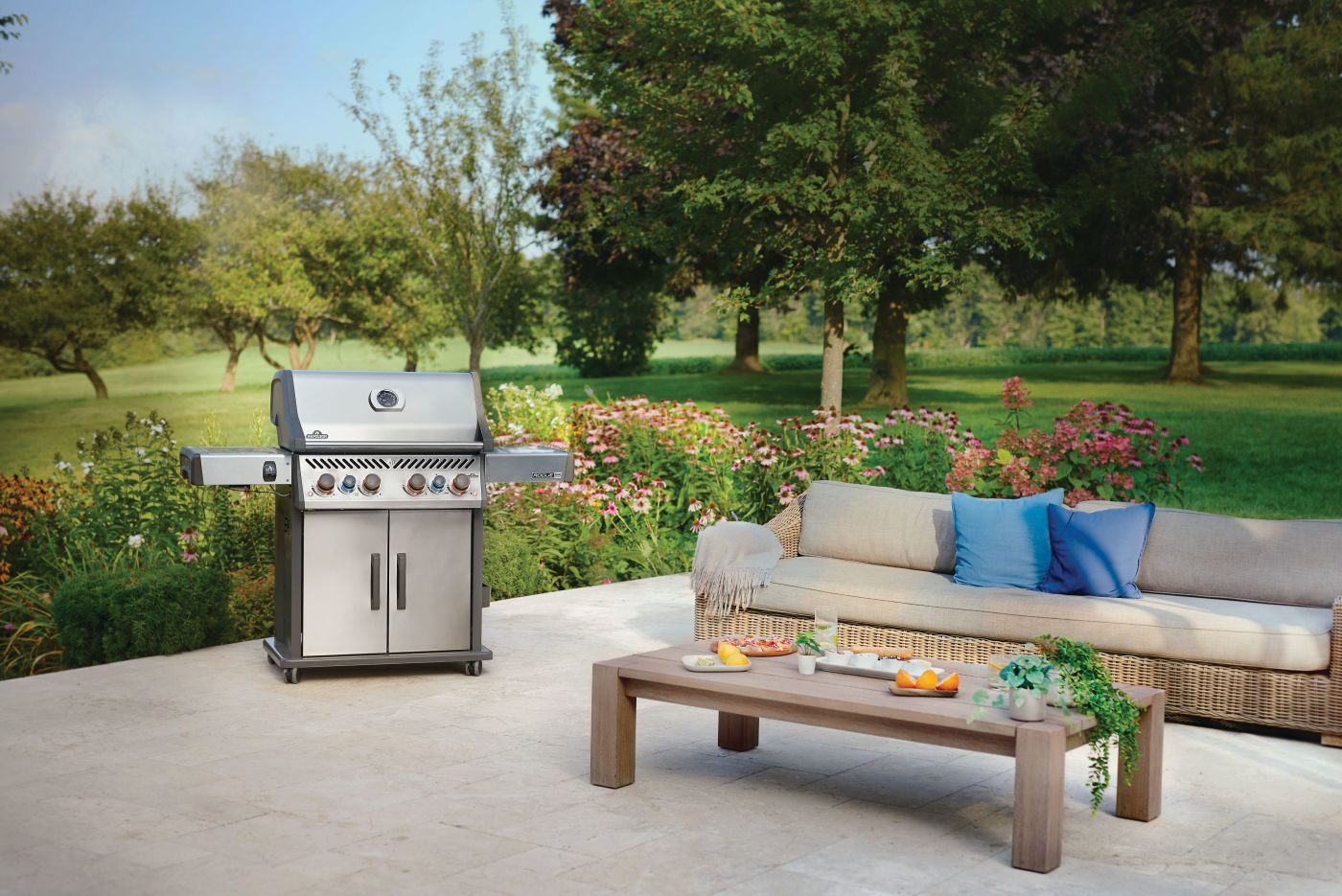 Napoleon Rogue PRO S 525 RSIB Gas Grill - Premium Stainless Steel Outdoor BBQ Grill for Backyard, Patio & Tailgating | Perfect for Grilling Steaks, Burgers & Vegetables