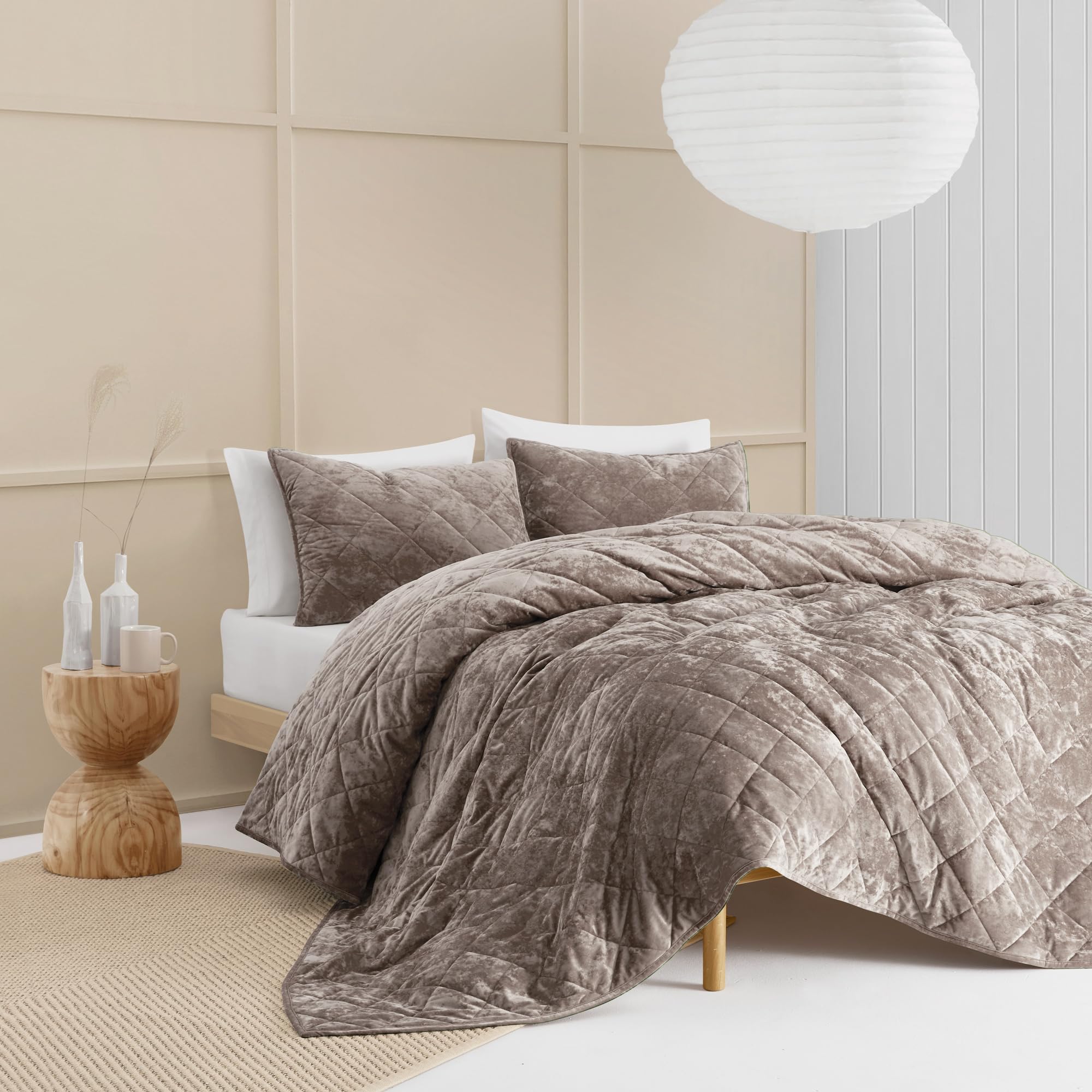 Luxury Velvet Quilt Set King Size - Ultra Soft Lightweight Summer Velvet Comforter Bedding Set with 2 Shams, Diamond Pattern Oversized Bedspread Coverlet for All Seasons (Light Brown, King) - Perfect for Master Bedroom, Guest Room & Cozy Home Decor