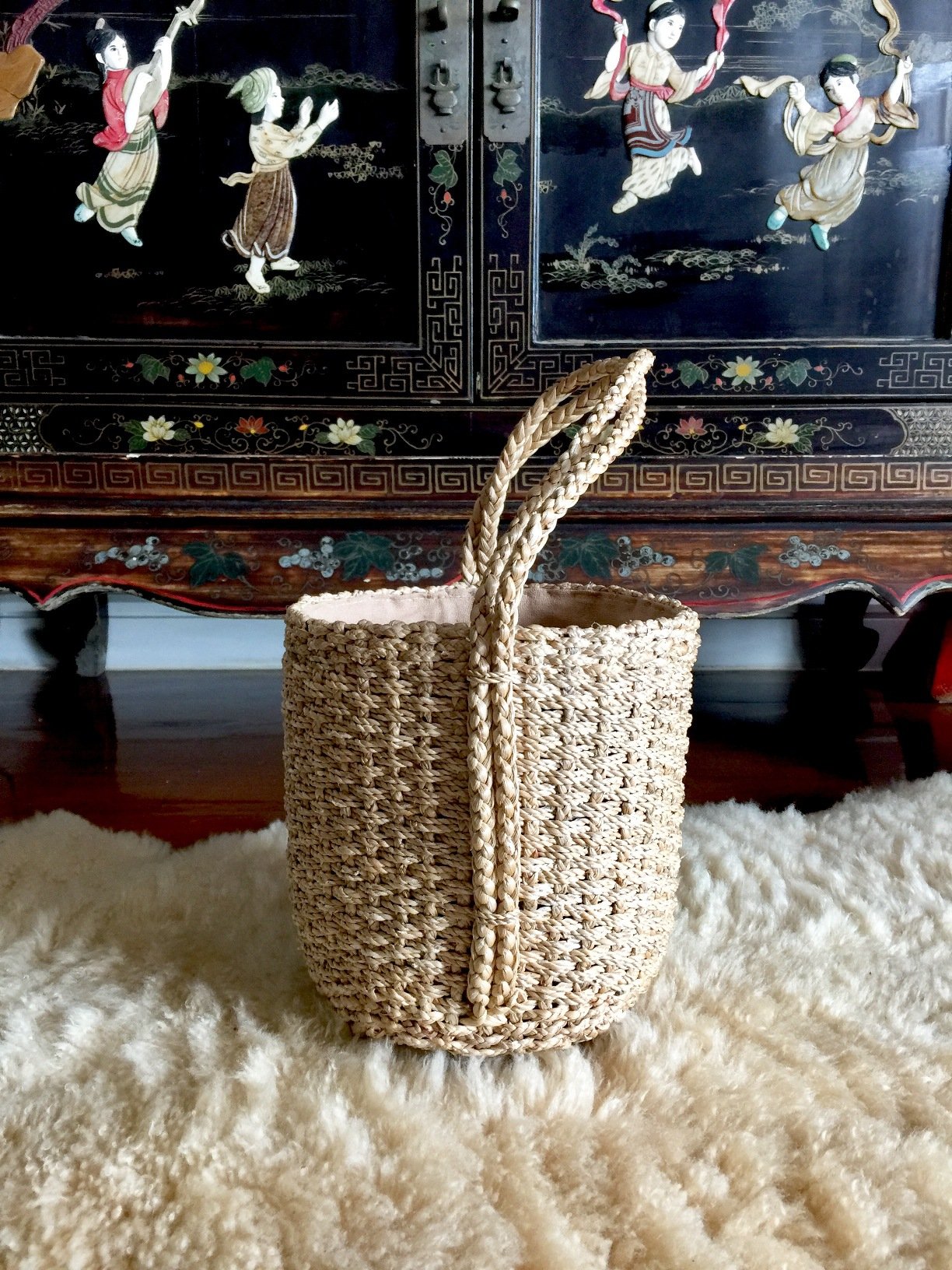 Round Straw Tote Bag - Handwoven Beach Basket with Bucket Design for Women - Perfect for Beach Trips, Picnics, and Summer Outings