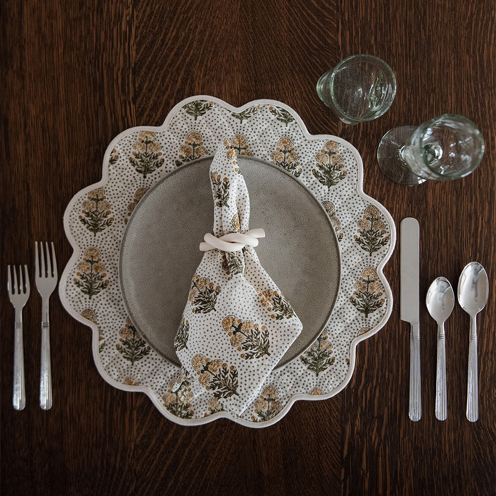 Quilted Scallop Poppy Placemat Set of 4 - Elegant Floral Table Mats for Dining Room Decor, Kitchen Table Setting & Home Entertaining - Waterproof & Heat Resistant