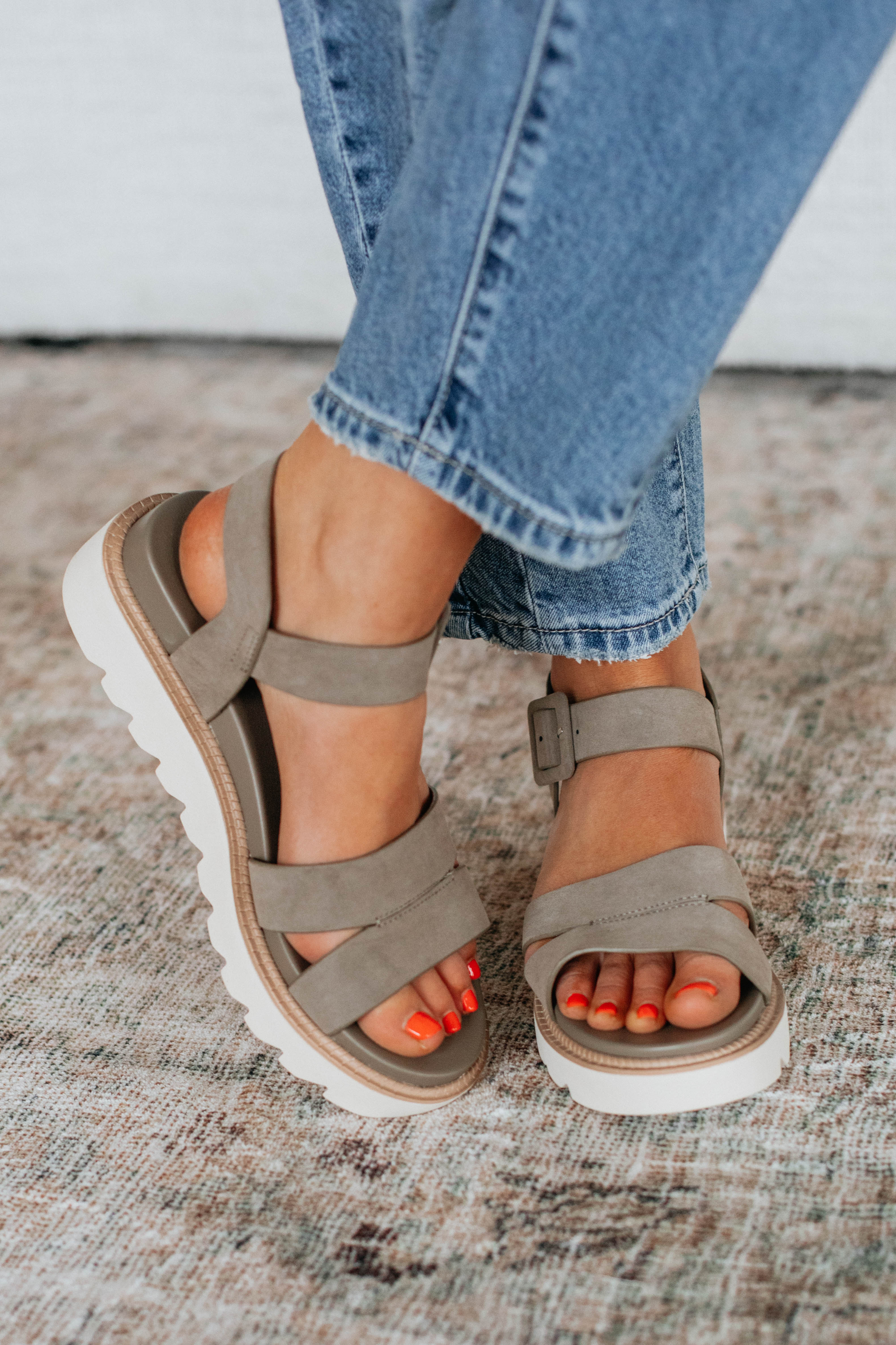 Best Comfortable Sandals for Women & Men - Lightweight & Durable Beach Walking Shoes | Perfect for Vacation, Travel, and Summer Outfits