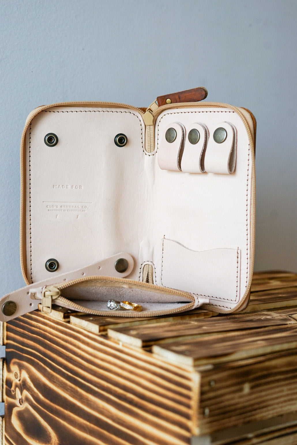 Stylish Jewelry Travel Case - Hillbilly Copper Design for Necklaces & Rings | Perfect for Vacations, Business Trips & Gift Giving