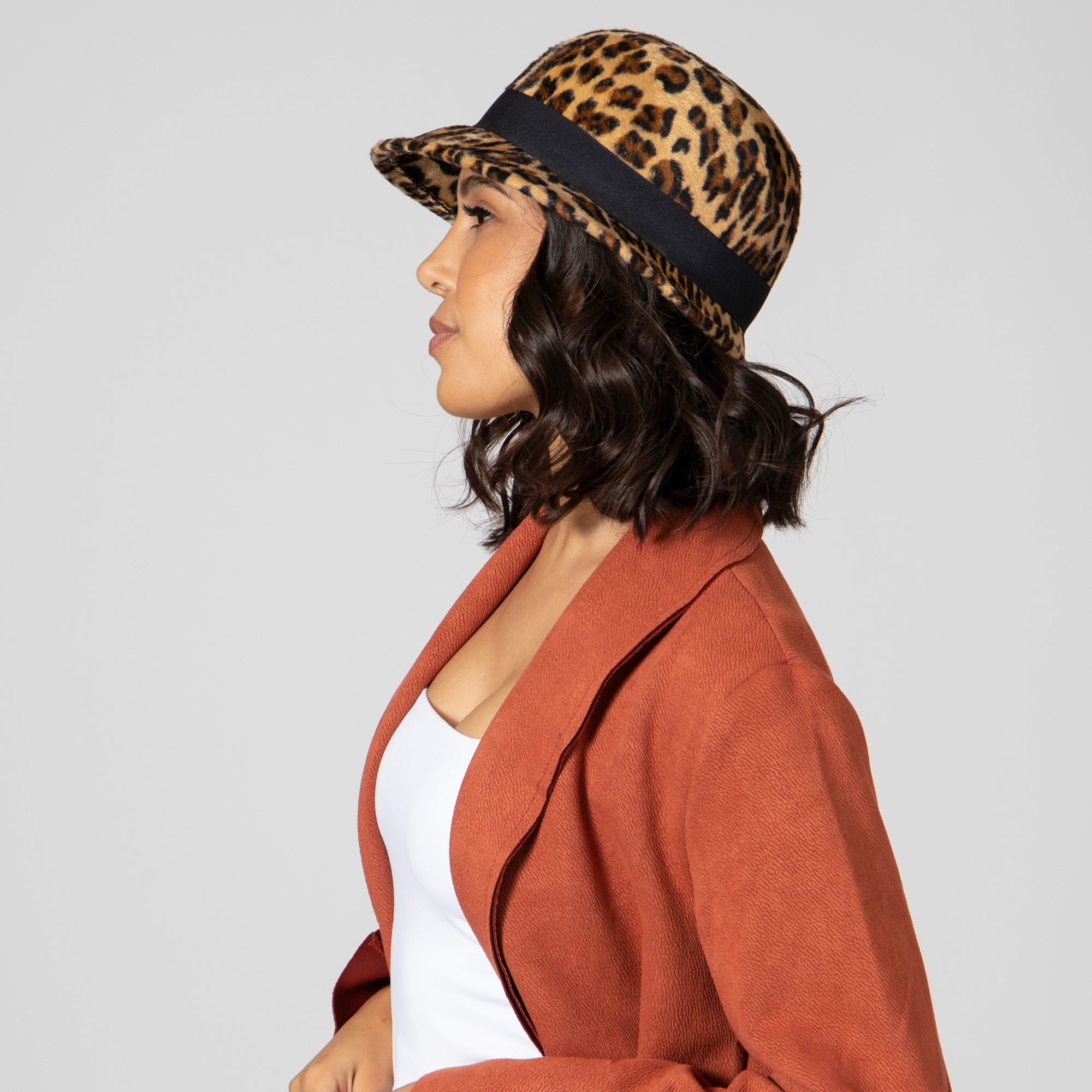 Women's Faux Wool Felt Leopard Print Cloche Hat with Grosgrain Bow - Vintage Style Winter Hat for Cold Weather & Fashion Outfits
