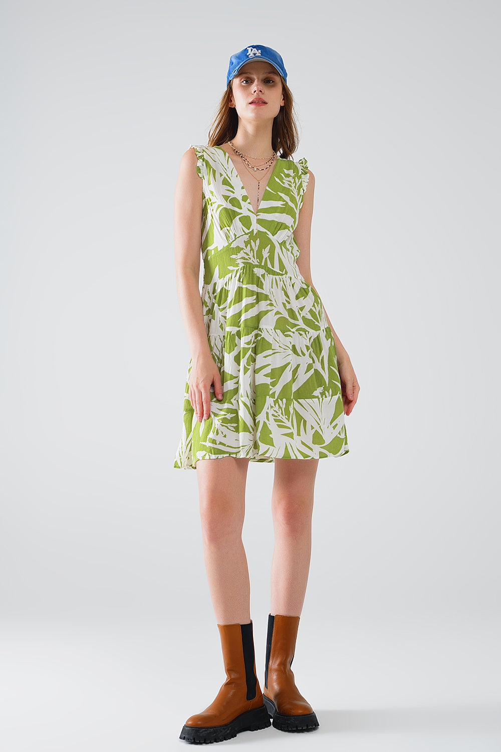 Green Short Robe with Tropical Palm Print - Lightweight Loungewear for Beach, Pool & Spa Relaxation
