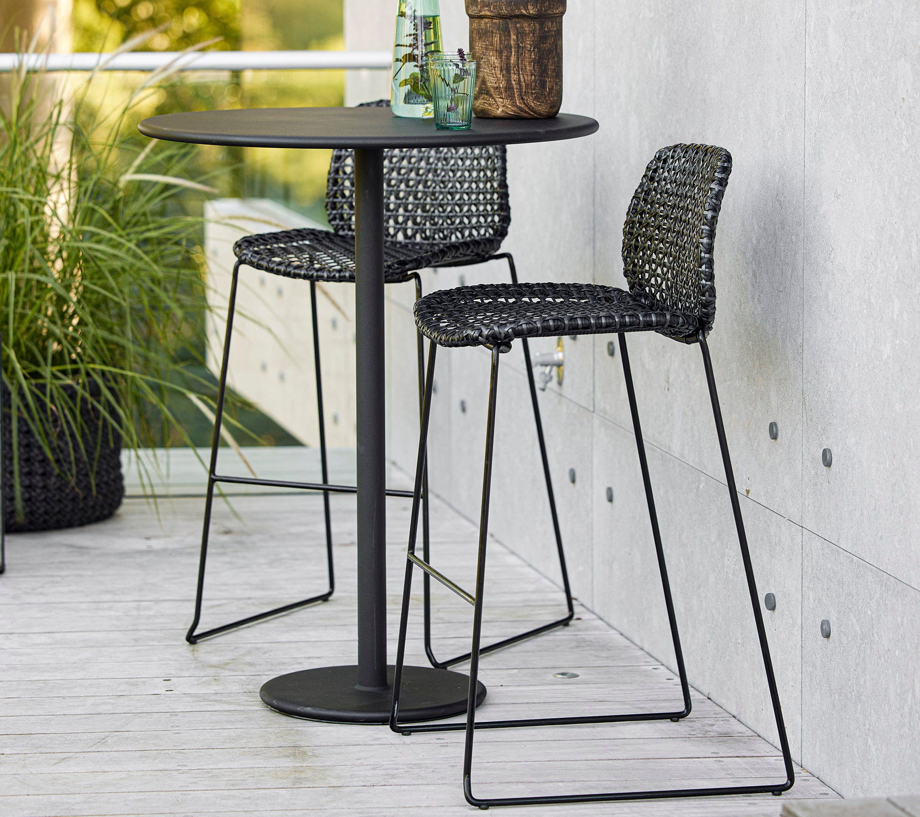 Vibe Bar Chair - Modern Swivel Stool for Kitchen Island, Home Bar & Lounge - Adjustable Height & Comfortable Seat for Indoor & Outdoor Use